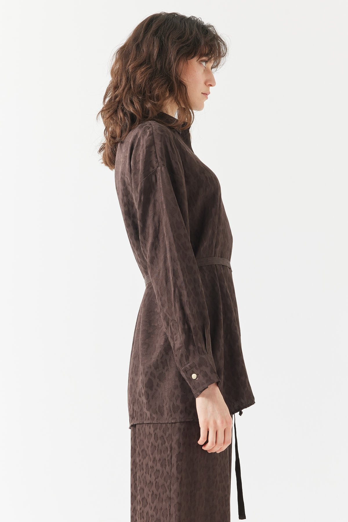 Kadın Desenli Kemerli Gömlek