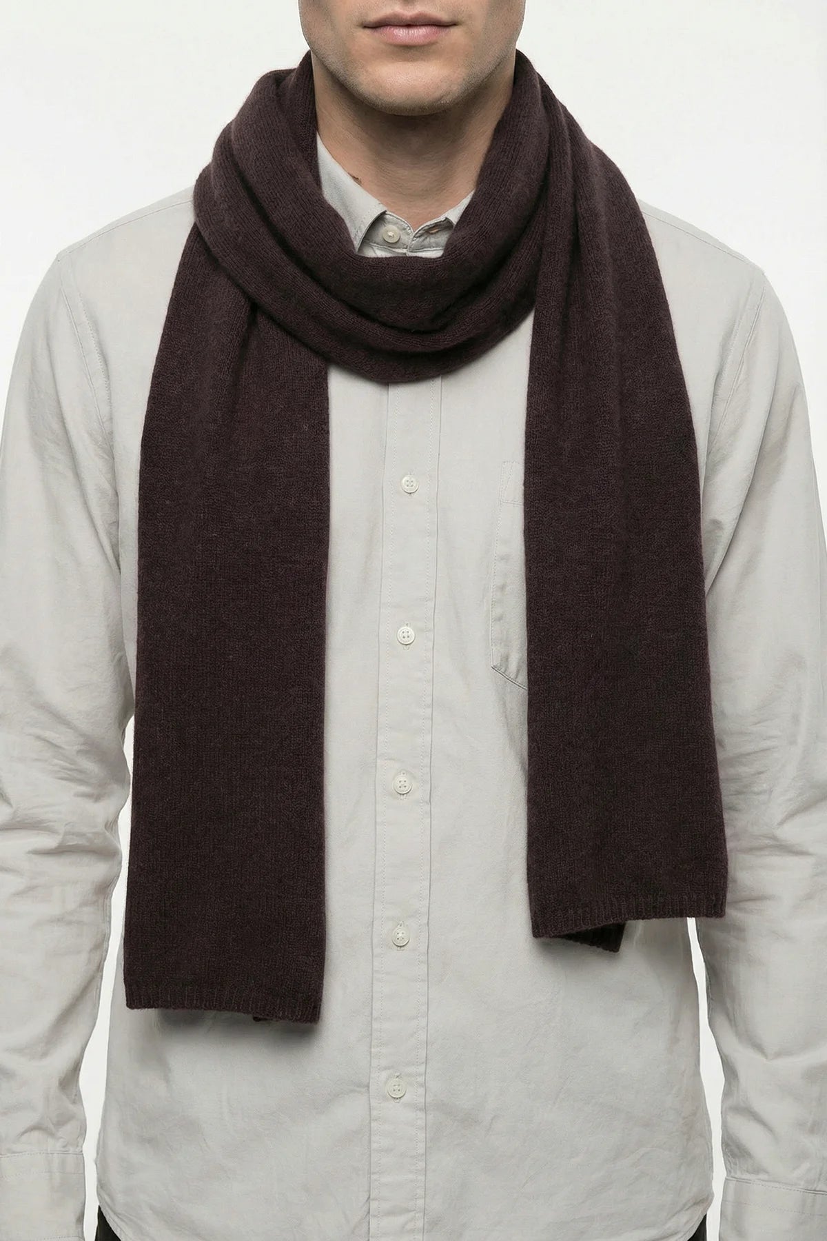 کراسێکی ئاسایی پیاوان لەگەڵ گیرفان