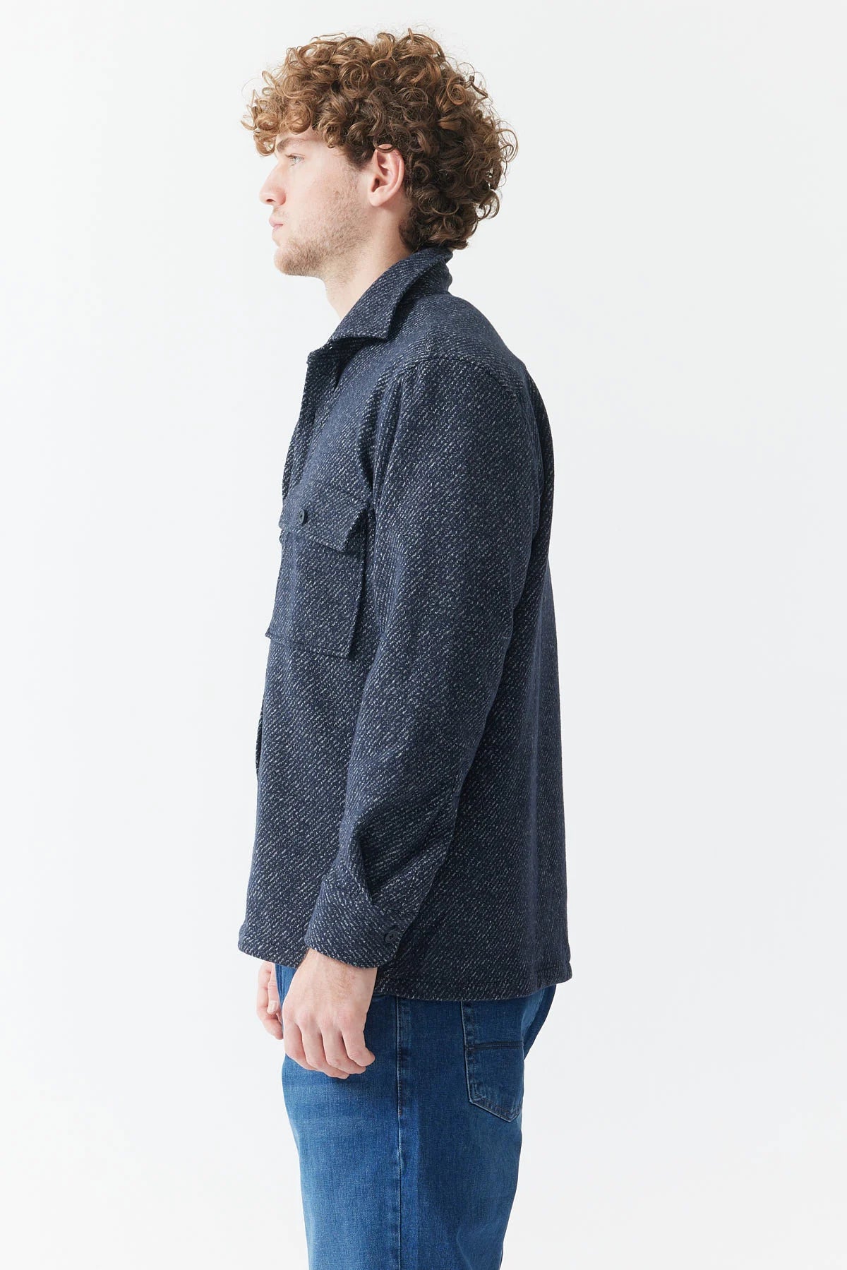 چاکەتی کراسێکی ئاسایی پیاوان