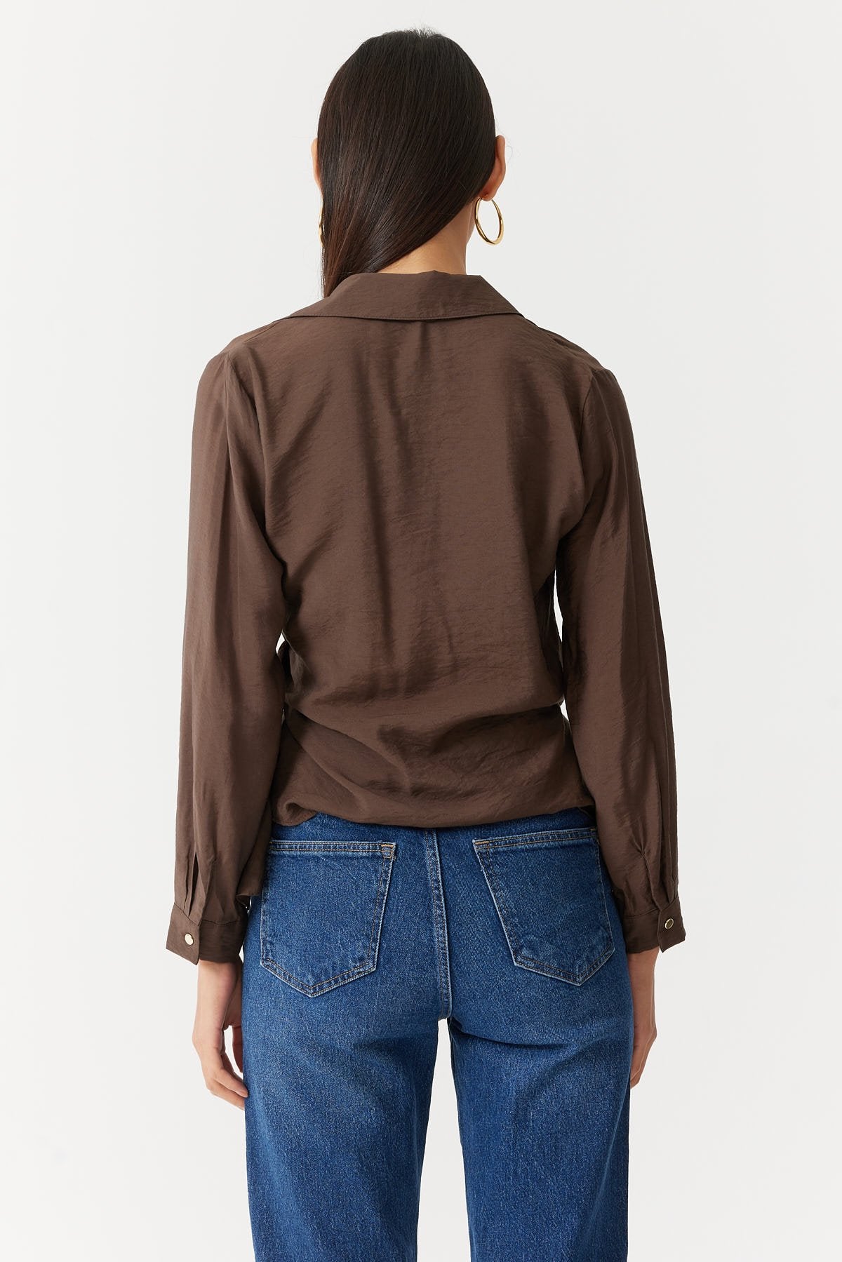 بلوزة نسائية ملفوفة