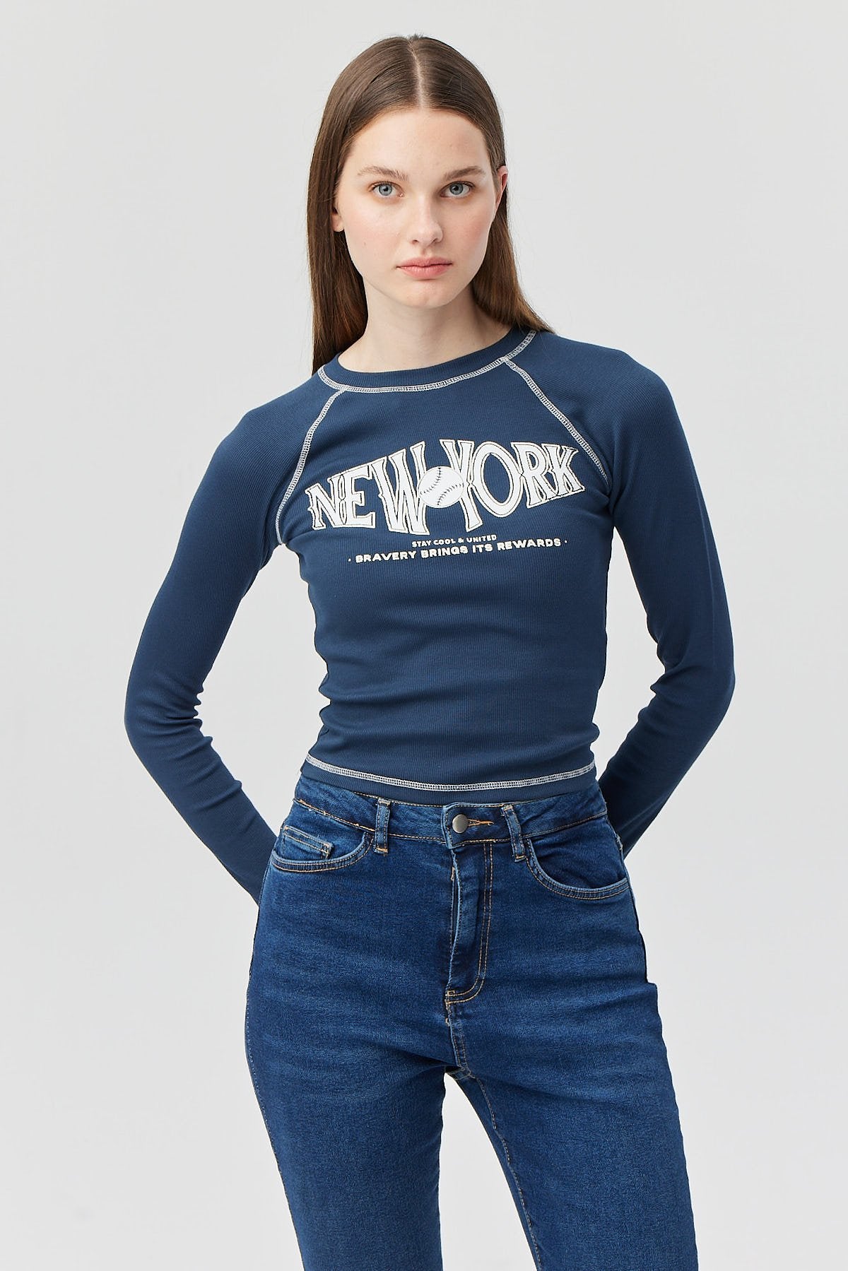 بدلة جسم نسائية بخياطة متباينة