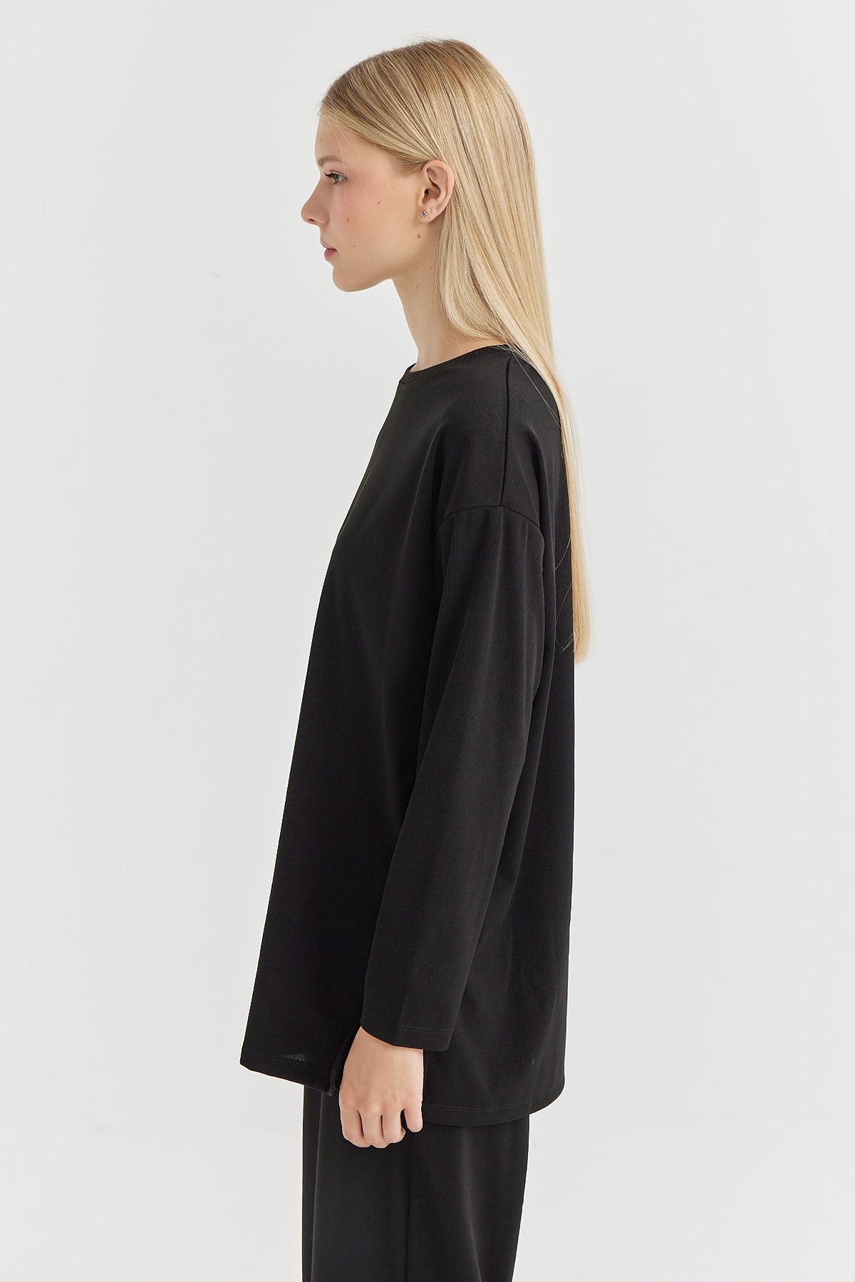 بلوزة نسائية بأكمام طويلة