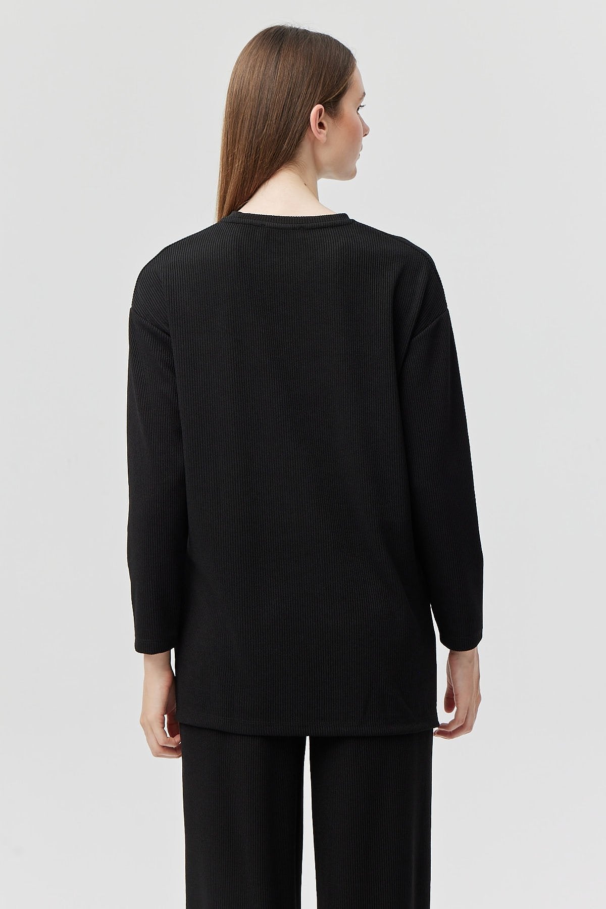 تونیکی درزدار بە بڕبڕەی پشتی ئافرەتان