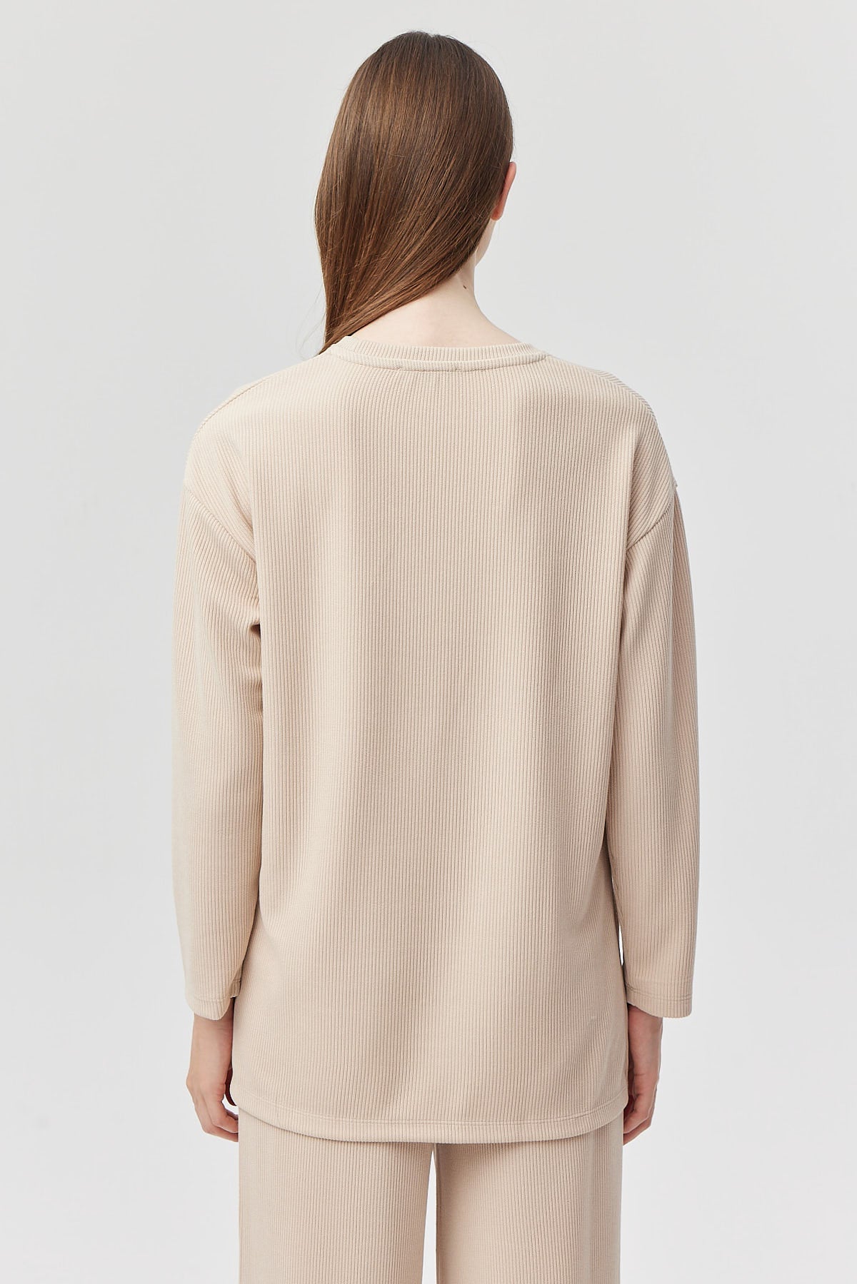 تونیکی درزدار بە بڕبڕەی پشتی ئافرەتان