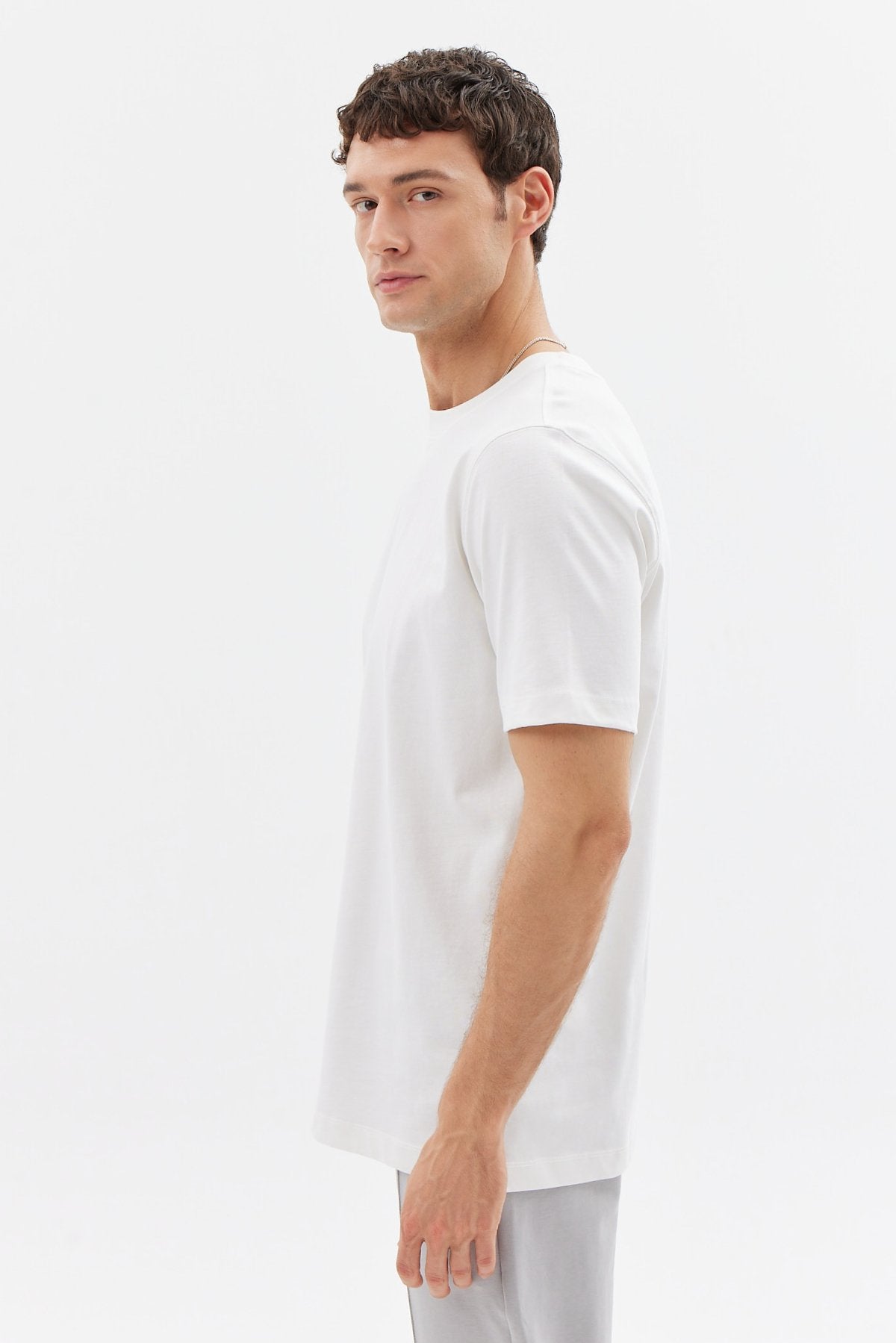 تي شيرت رجالي أساسي برقبة دائرية