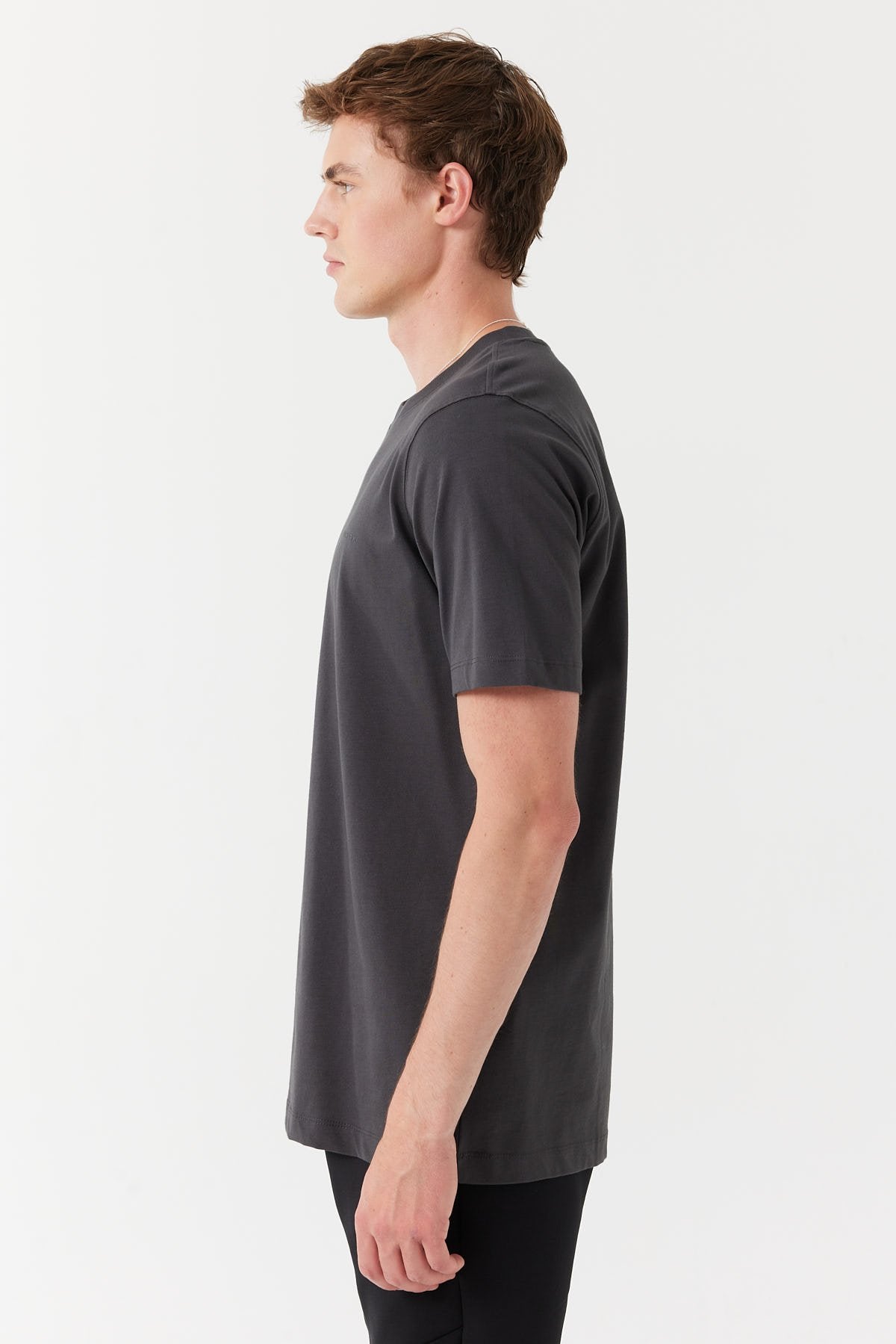 تي شيرت رجالي أساسي برقبة دائرية