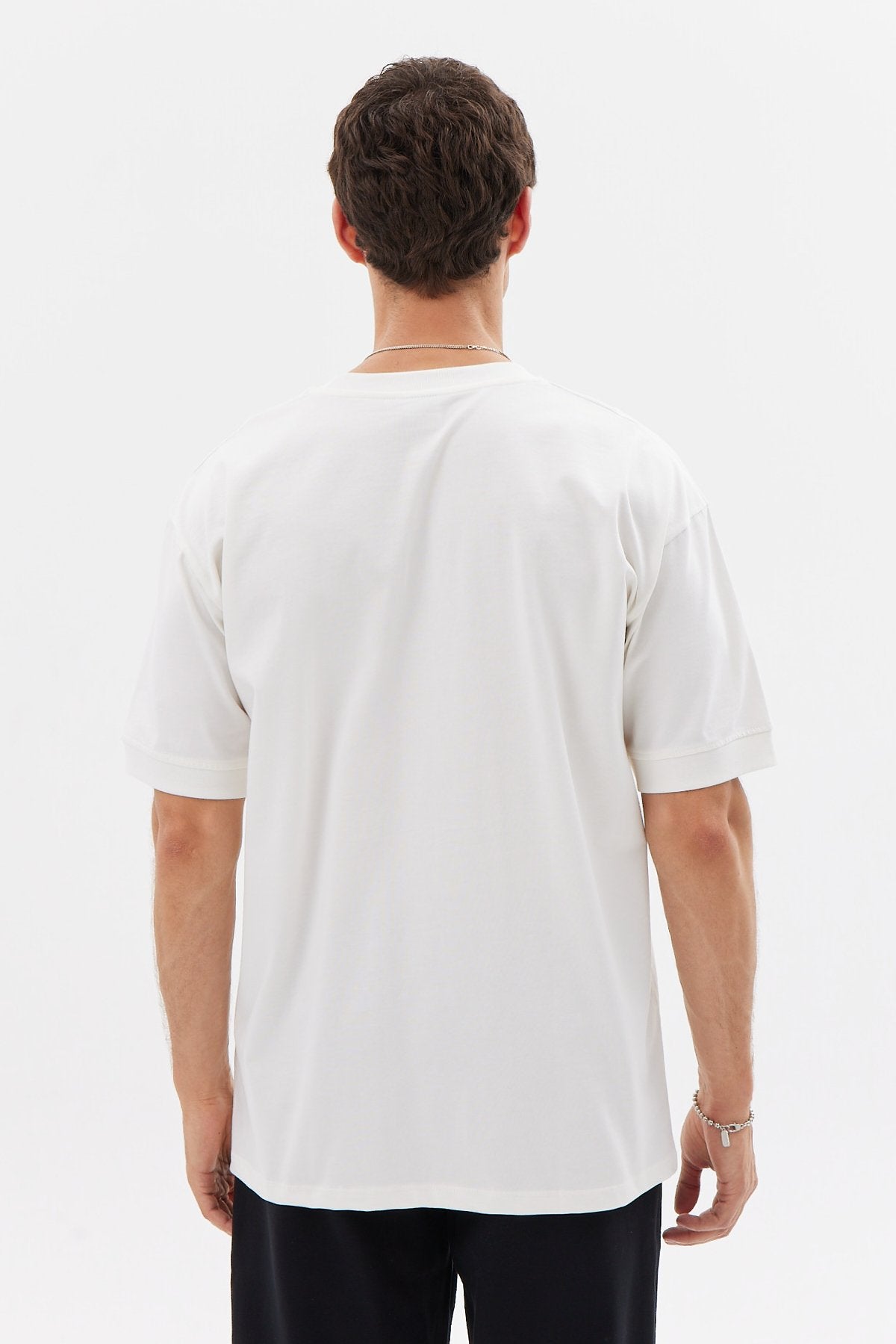 تیشێرتێکی چاپکراوی ئۆڤەرسایز بۆ پیاوان