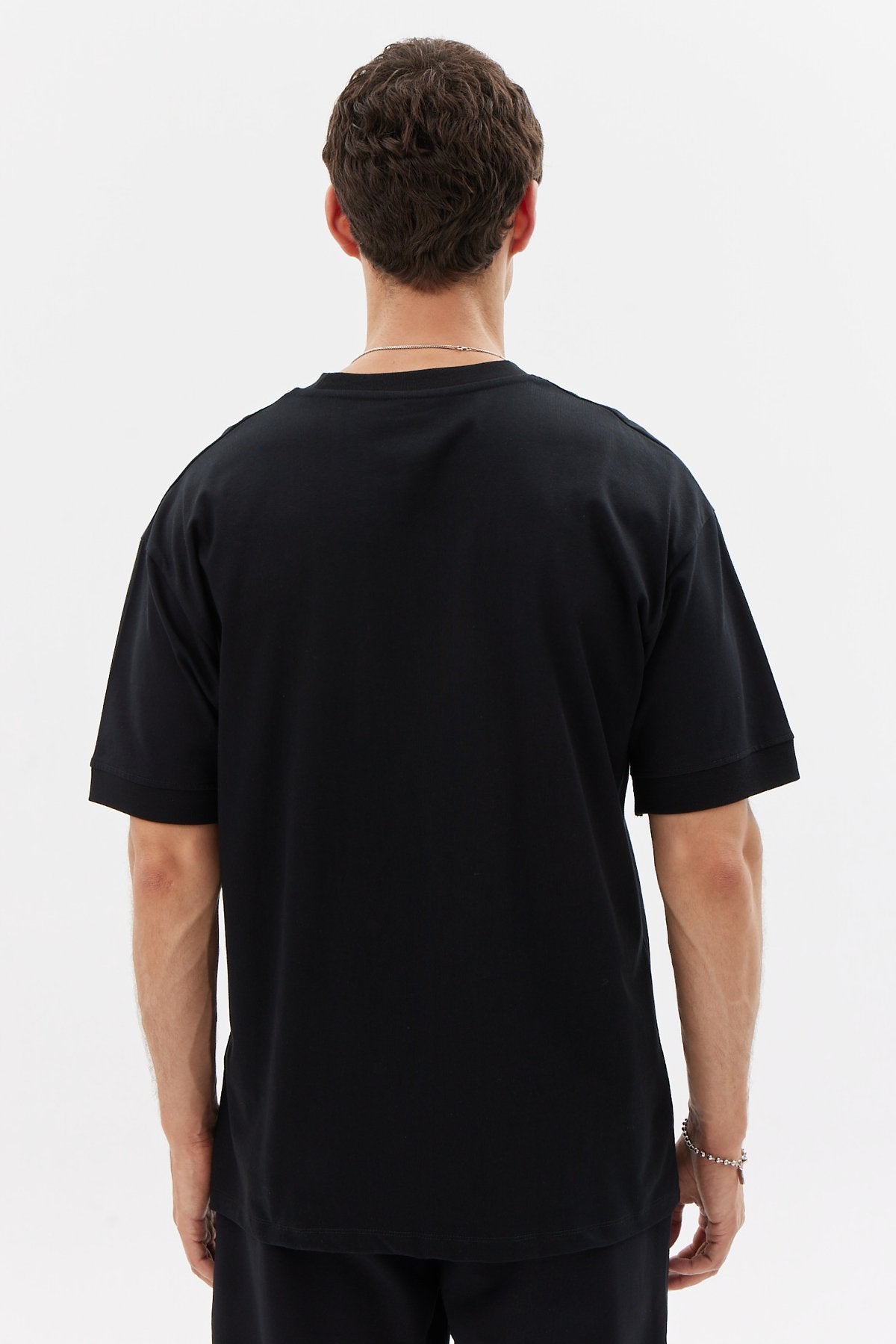 تیشێرتێکی چاپکراوی ئۆڤەرسایز بۆ پیاوان