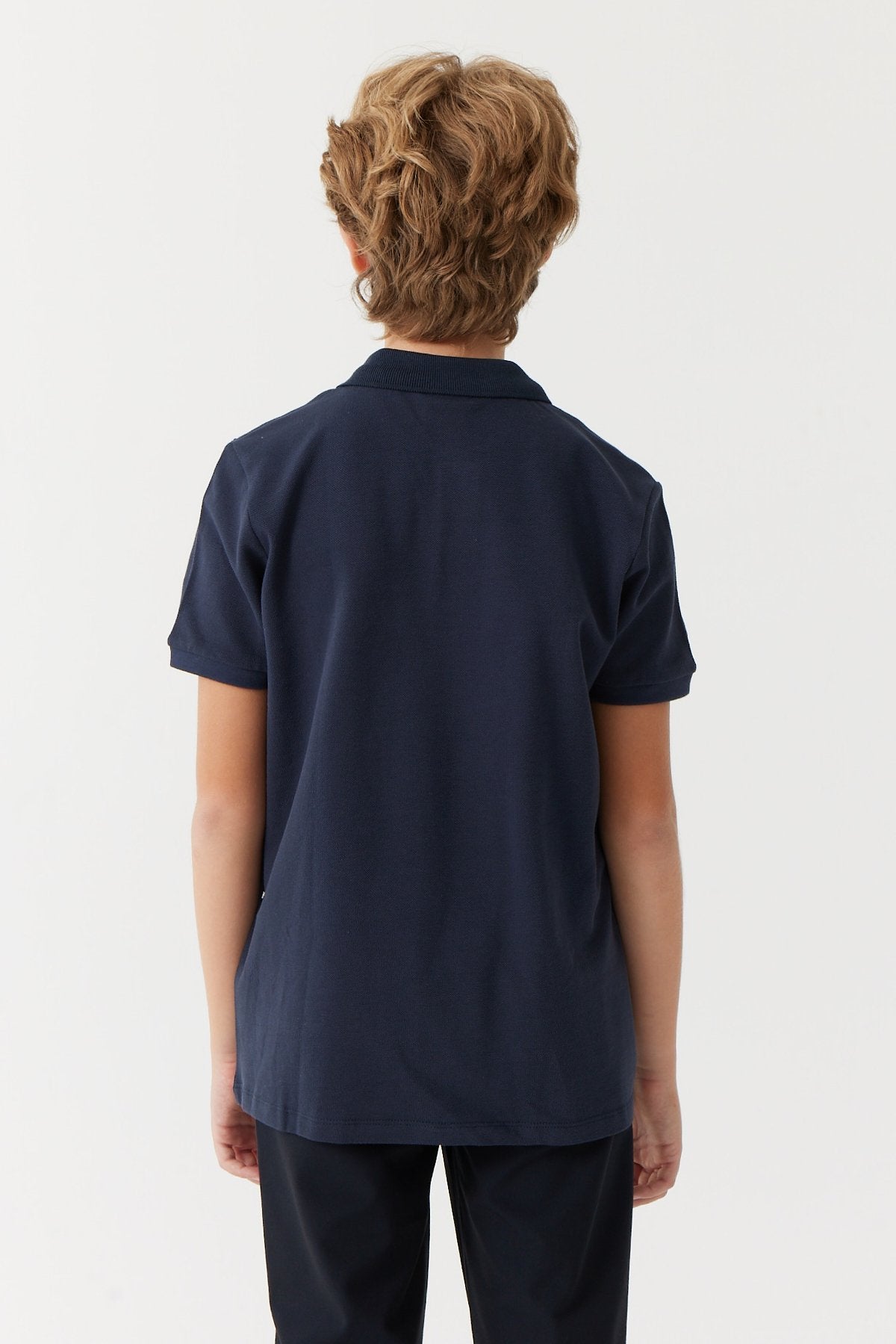 تیشێرتێکی پۆلۆی ملی کوڕان