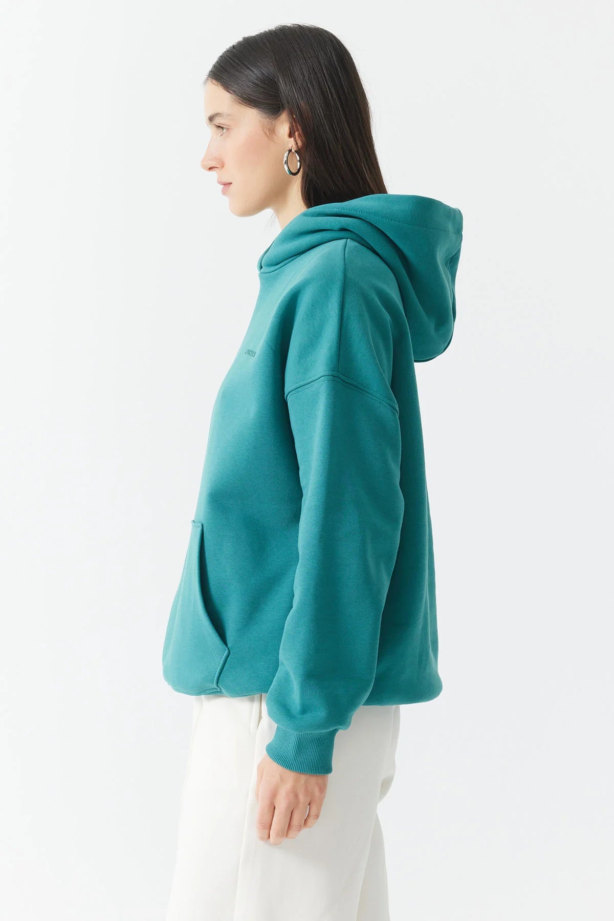 سويت شيرت نسائي بغطاء للرأس