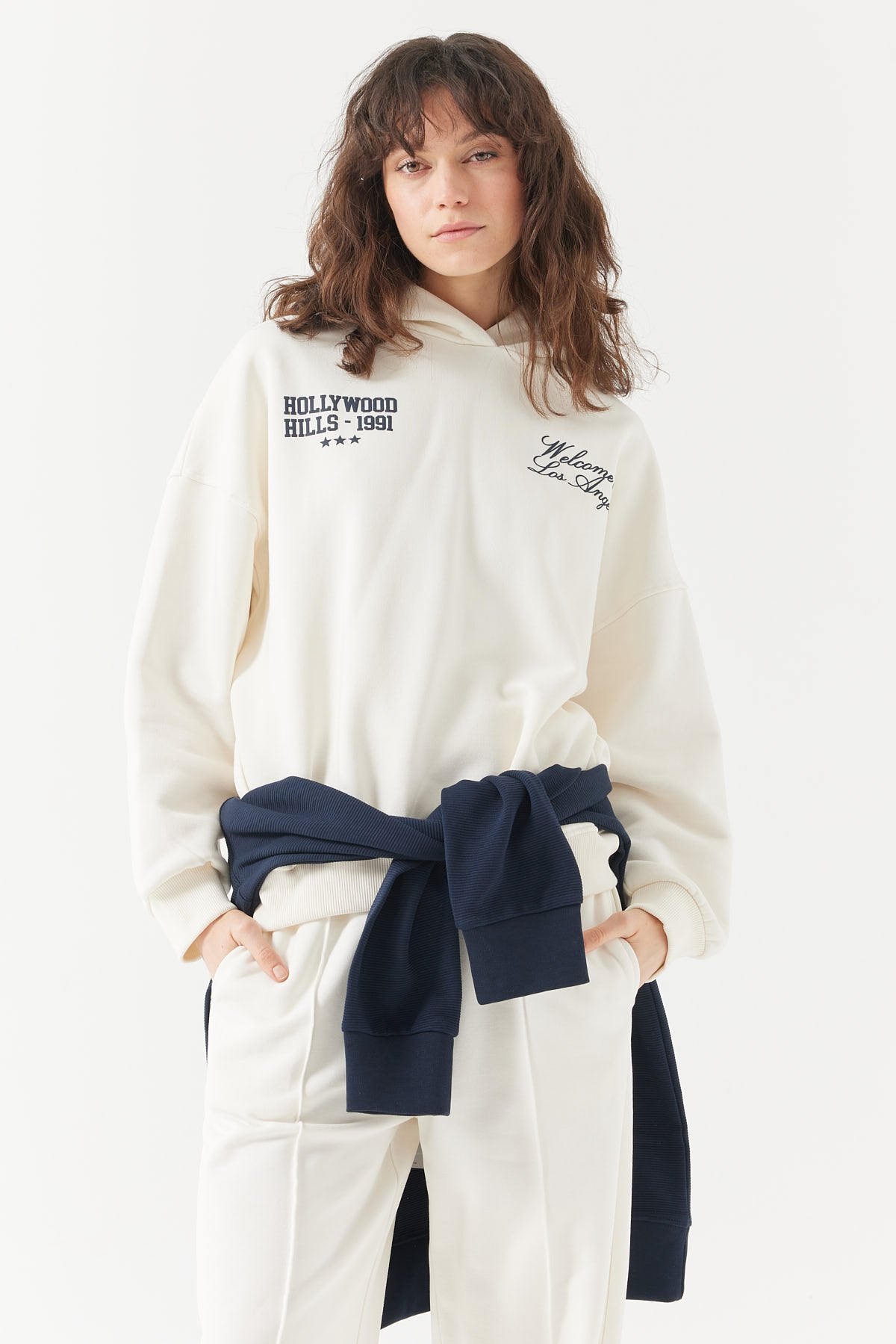 سويت شيرت نسائي بغطاء رأس