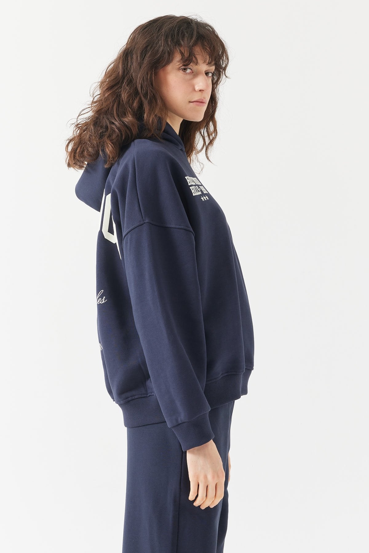 سويت شيرت نسائي بغطاء رأس