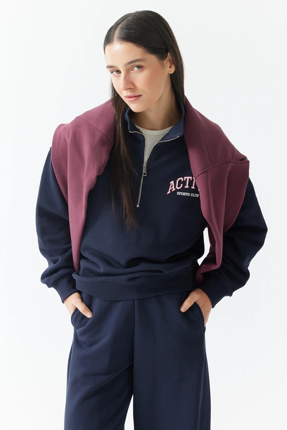 سويت شيرت نسائي بسحاب وياقة عالية