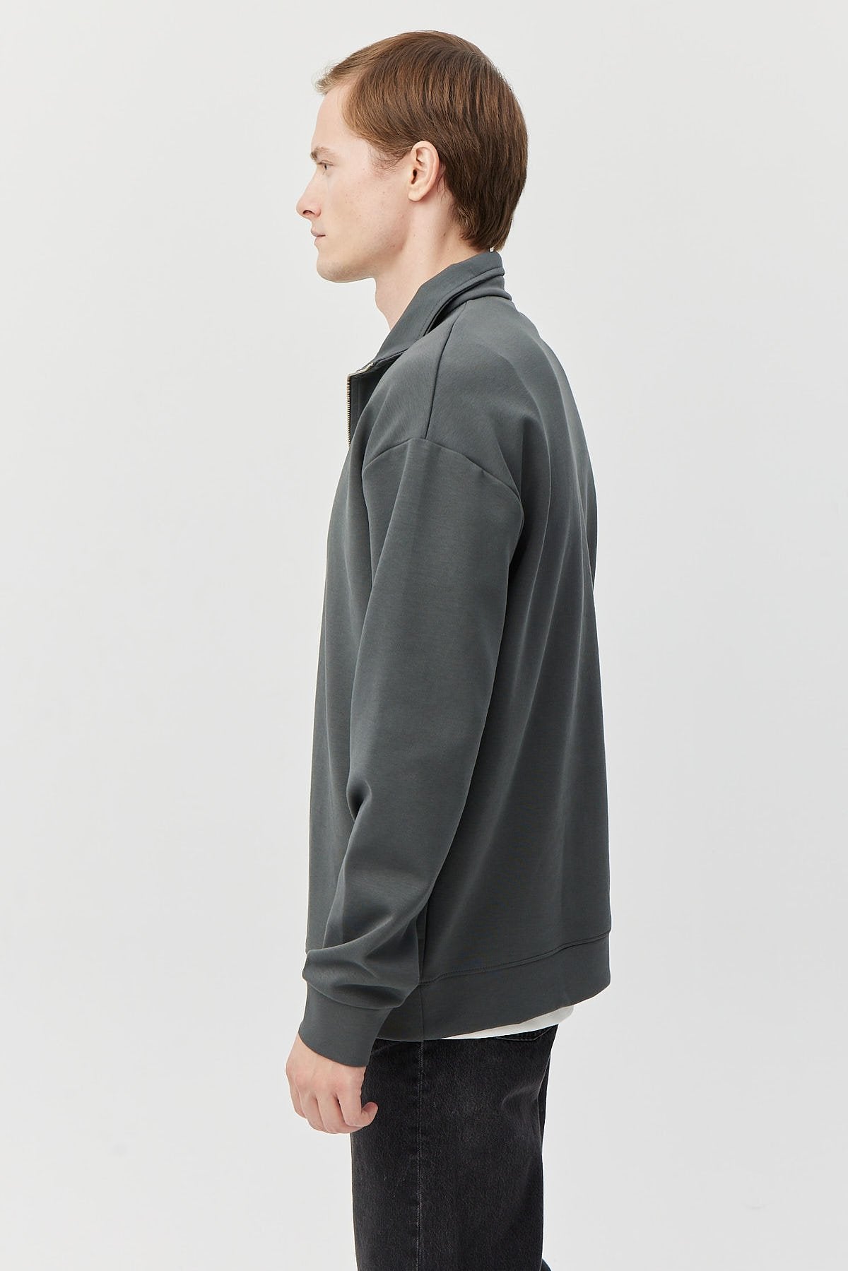 سويت شيرت رجالي بتفاصيل سحاب