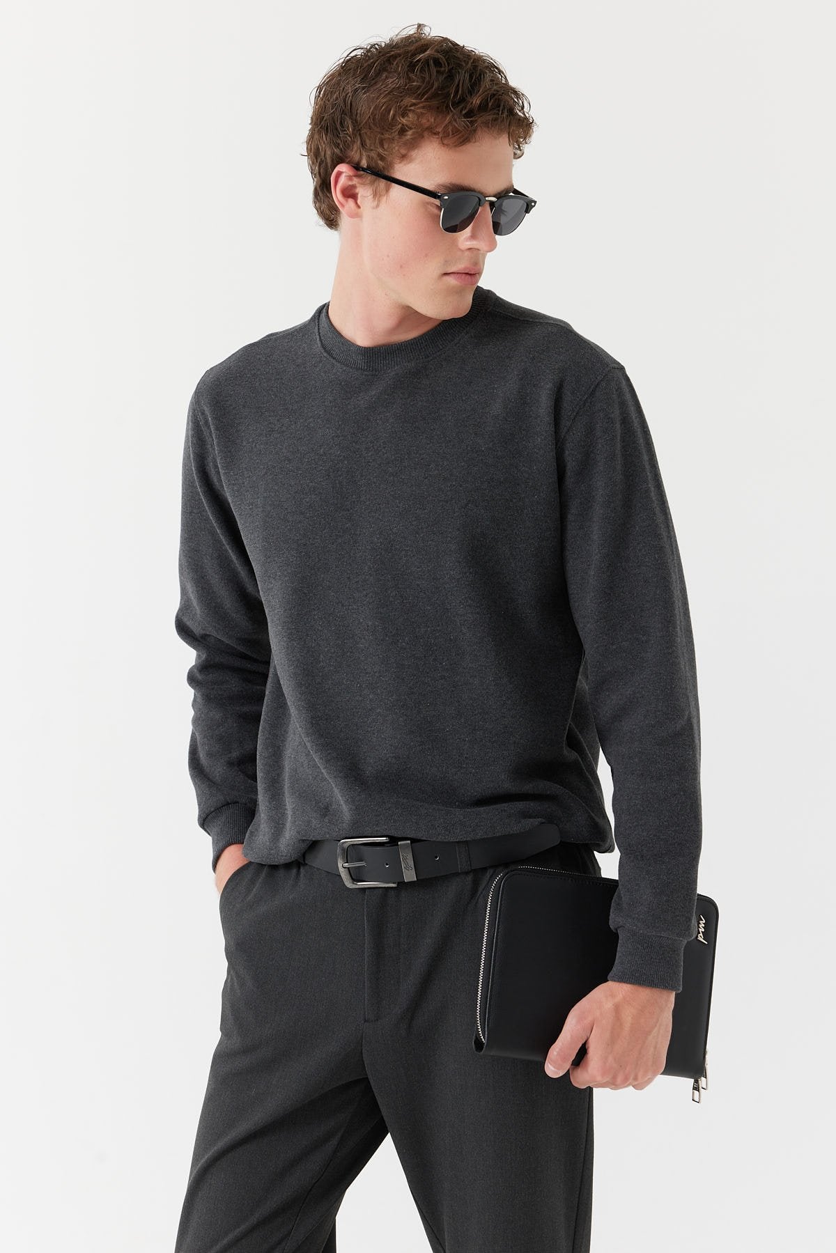 سويت شيرت أساسي للرجال