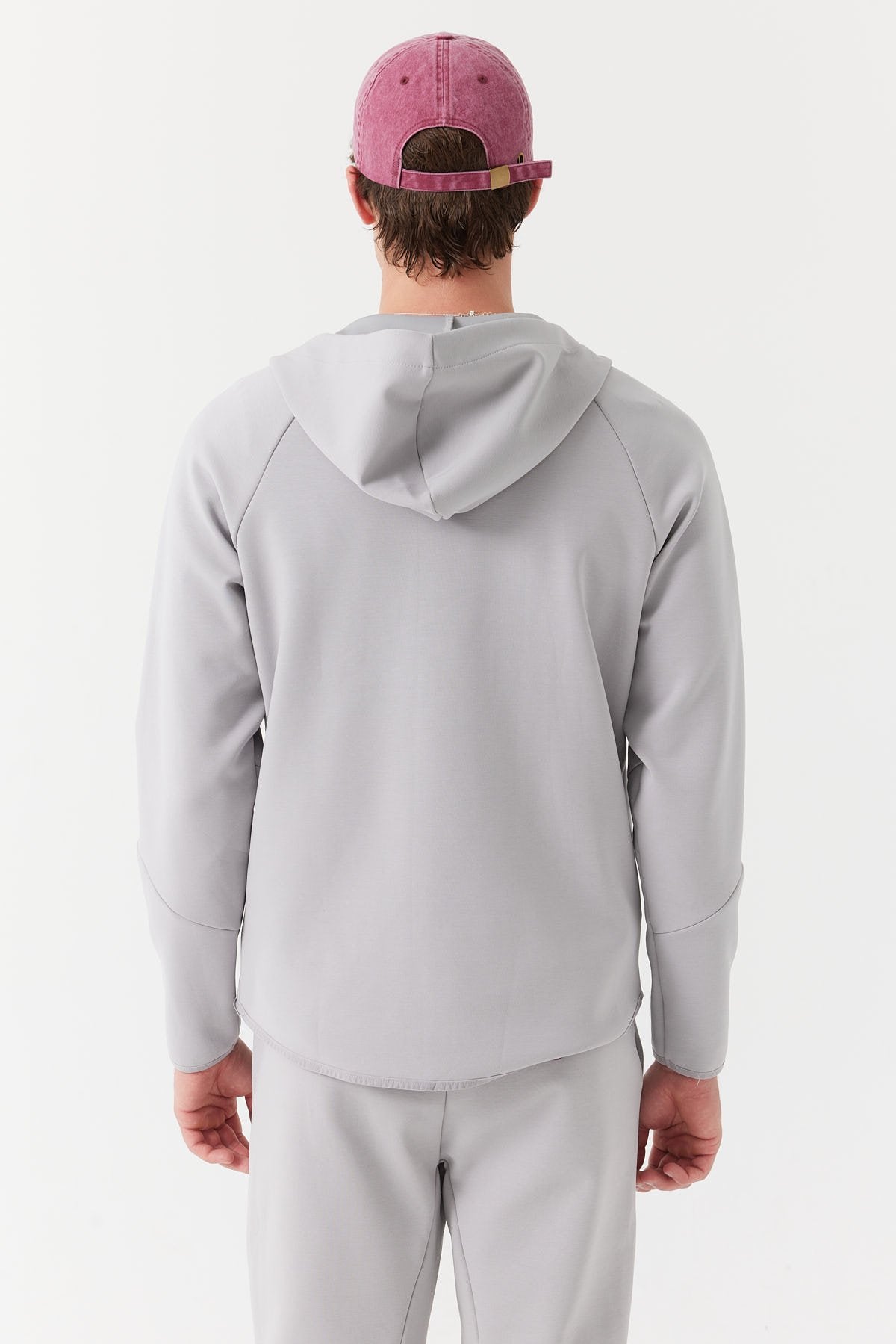 سەرپۆشی ئارەقەی پیاوان بە هودەوە