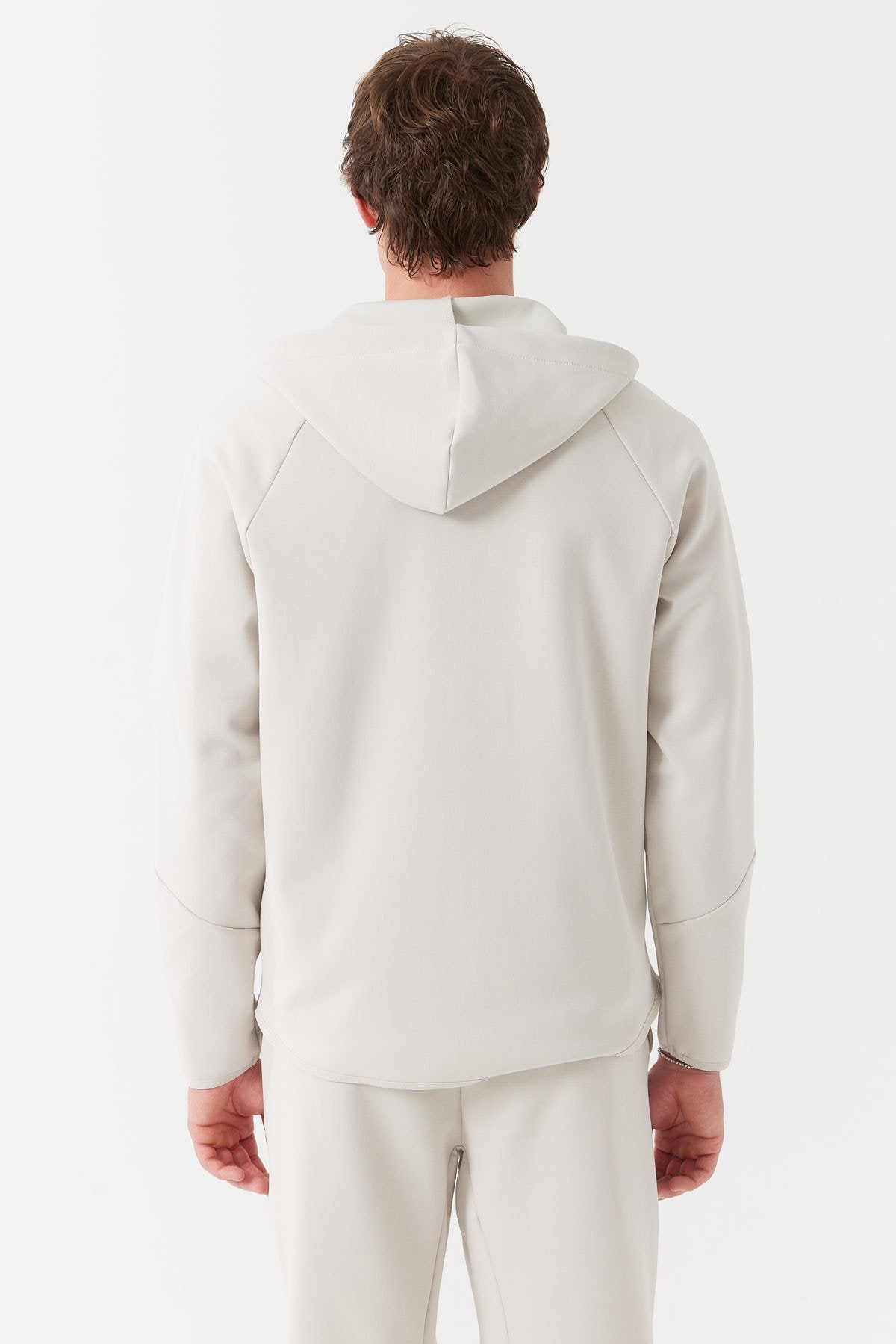 سەرپۆشی ئارەقەی پیاوان بە هودەوە