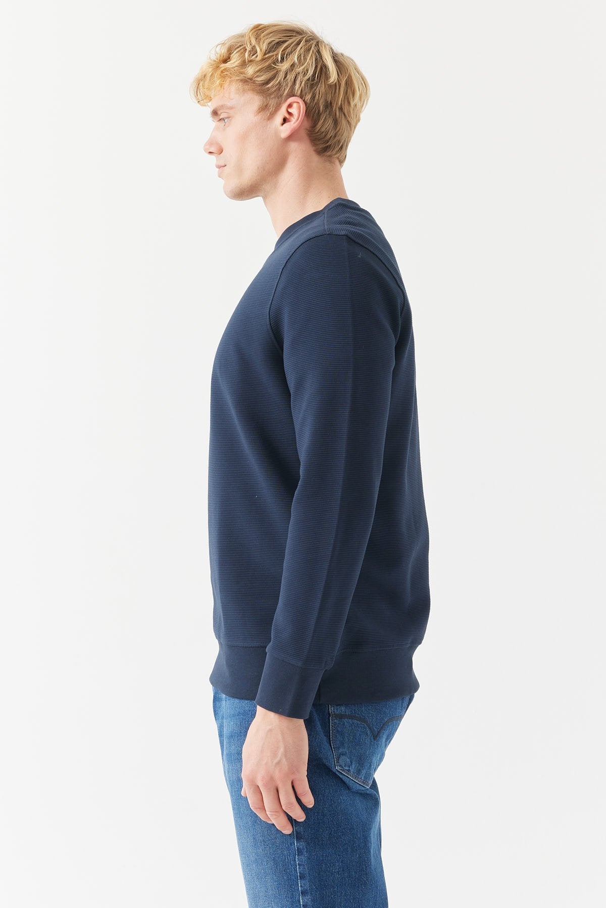 سويت شيرت رجالي أساسي