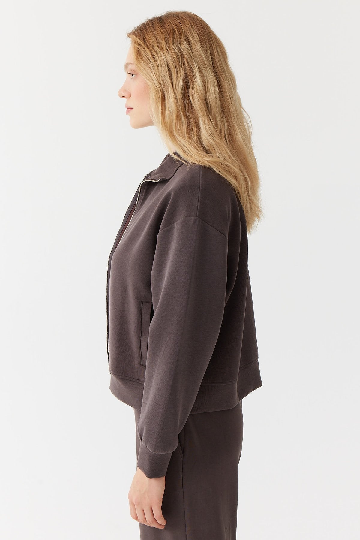 سويت شيرت نسائية بسحاب