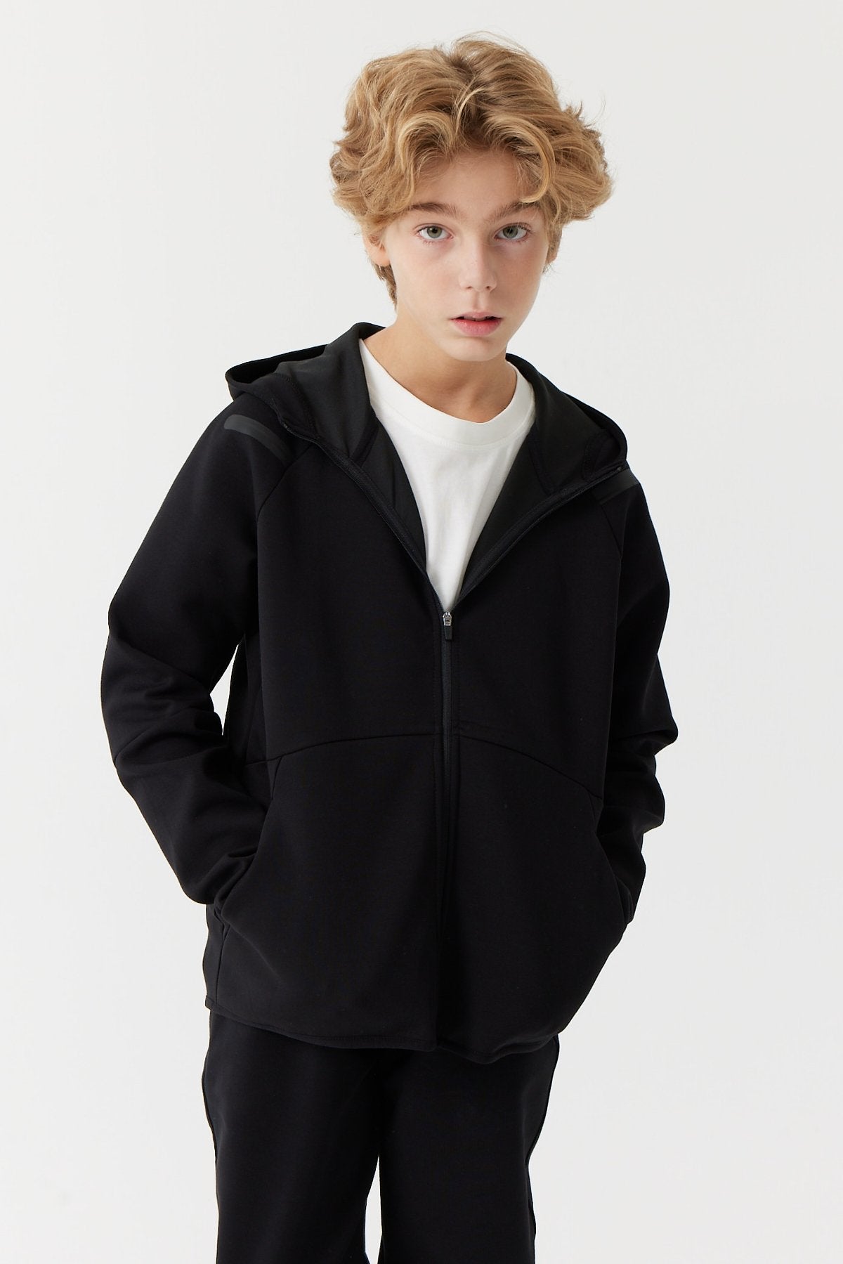 سويت شيرت بغطاء للرأس للأولاد