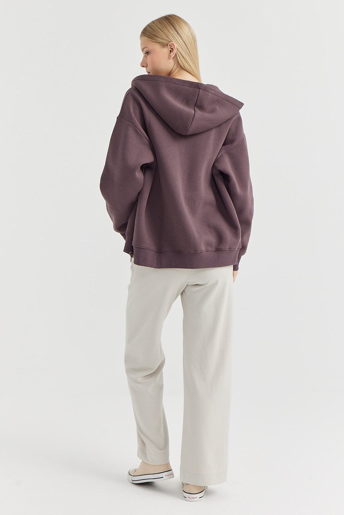 ئارەقەی خوارەوەی درزی پێشەوەی ئافرەتان