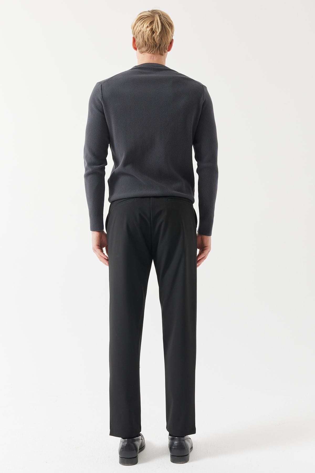 پانتۆڵی جۆگەری پیاوان بە کەمەرێکی لاستیک