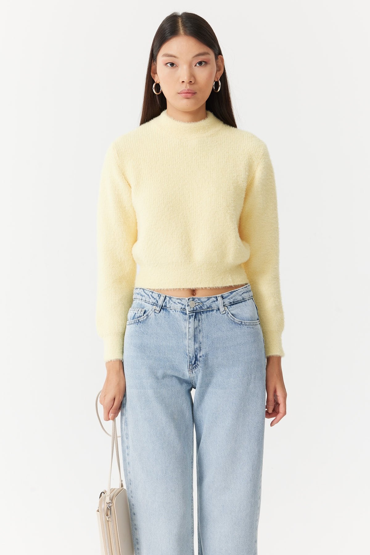 سویتر صوفي نسائية بمظهر مخملي