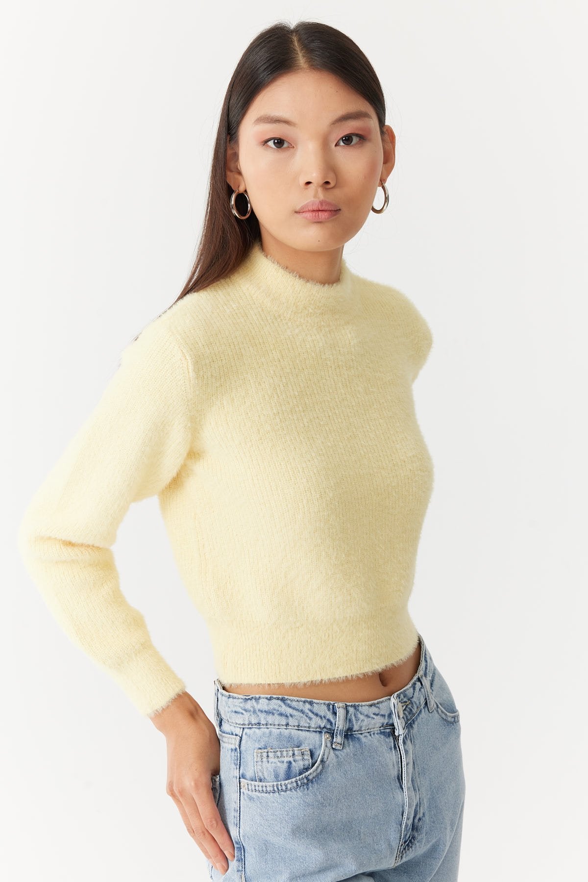 سویتر صوفي نسائية بمظهر مخملي