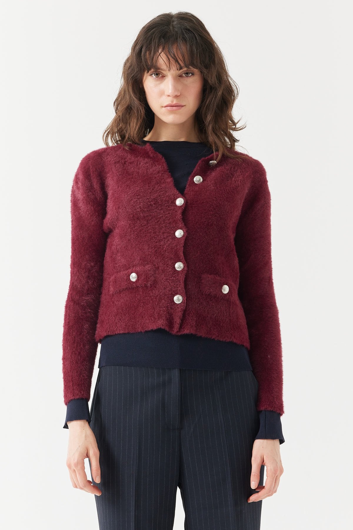 كارديجان نسائي بمظهر مخملي مع جيوب