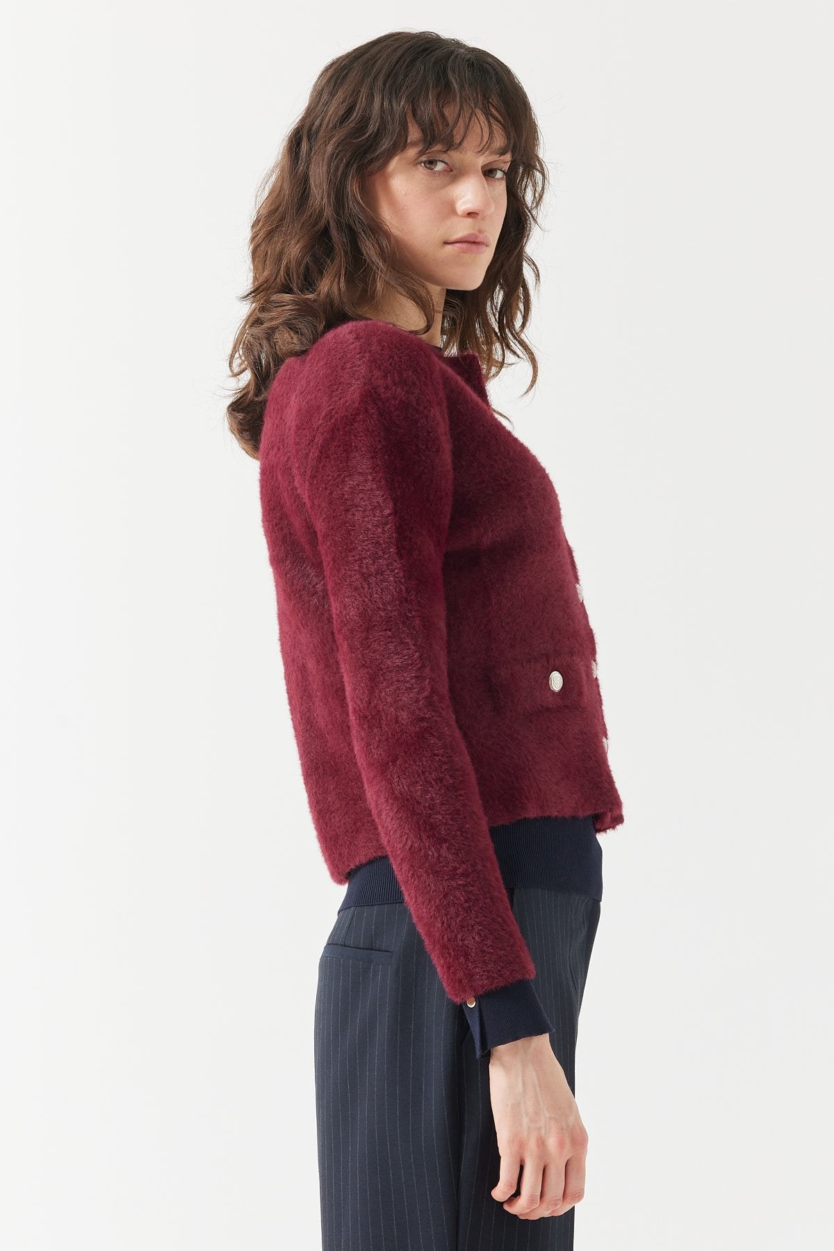 کاردیگانی خانمان بە شێوەیەکی پڵەس و گیرفان