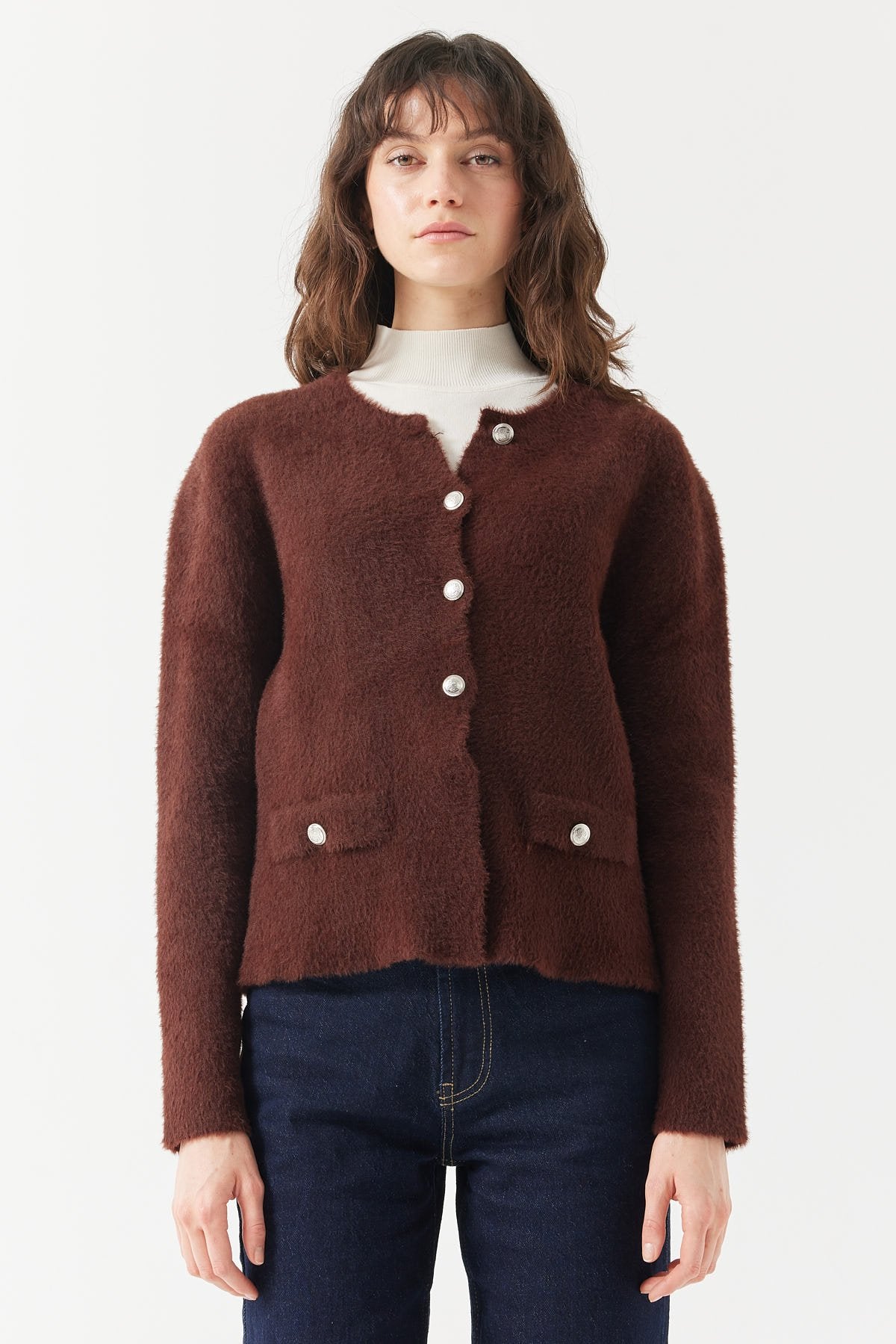 كارديجان نسائي بمظهر مخملي مع جيوب