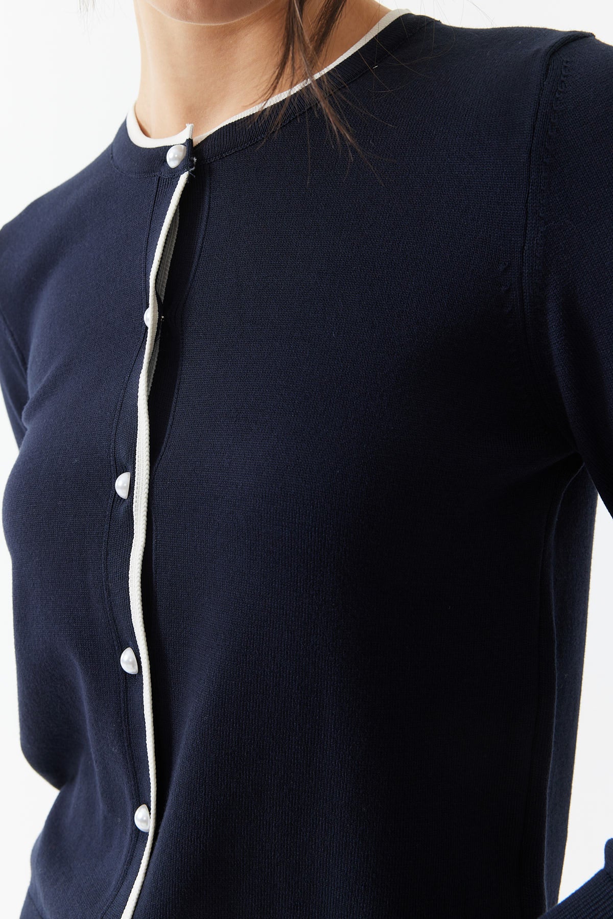 کاردیگانی گرێدانی دوگمەی ئافرەتان