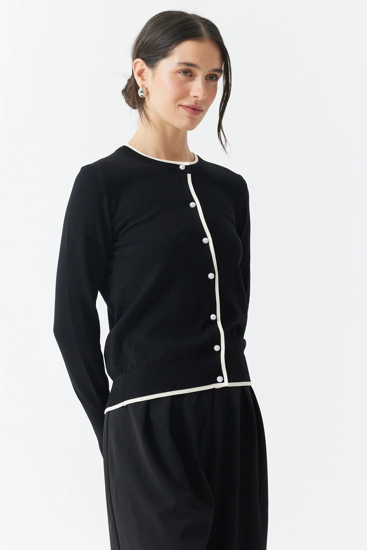 کاردیگانی گرێدانی دوگمەی ئافرەتان