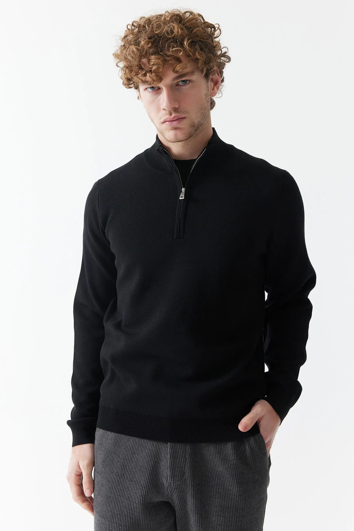 كنزة صوفية رجالية بسحاب وياقة عالية