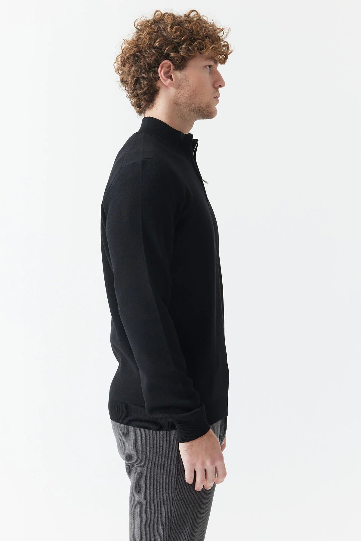 كنزة صوفية رجالية بسحاب وياقة عالية