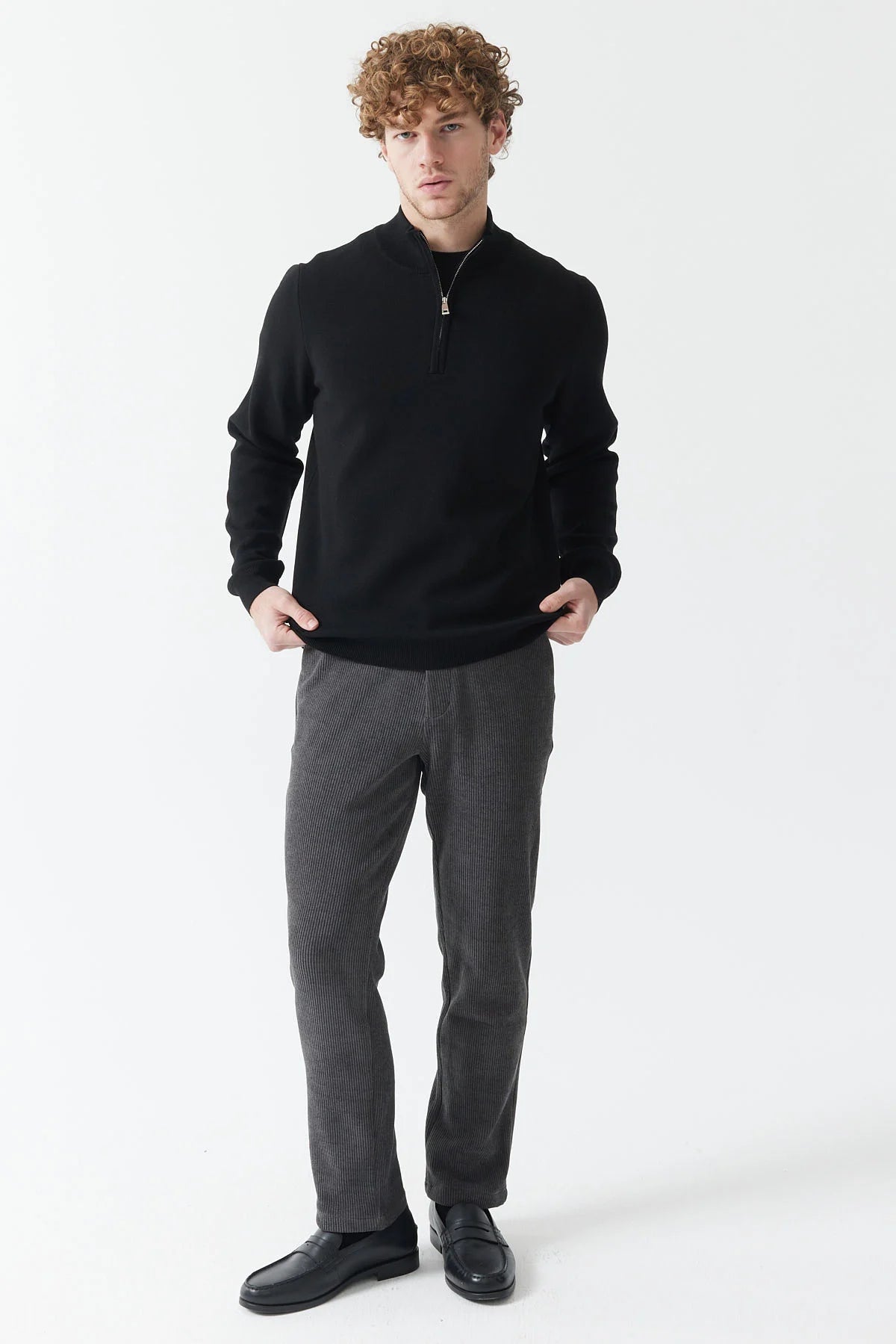 كنزة صوفية رجالية بسحاب وياقة عالية