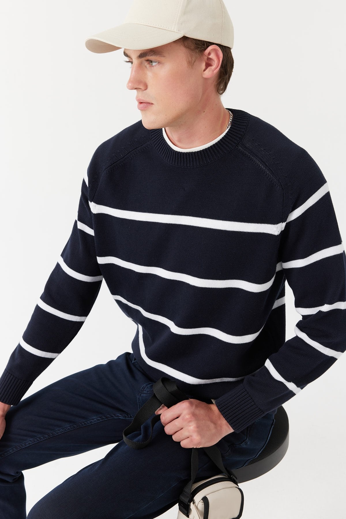 سویتر صوفي رجالية مخططة برقبة دائرية