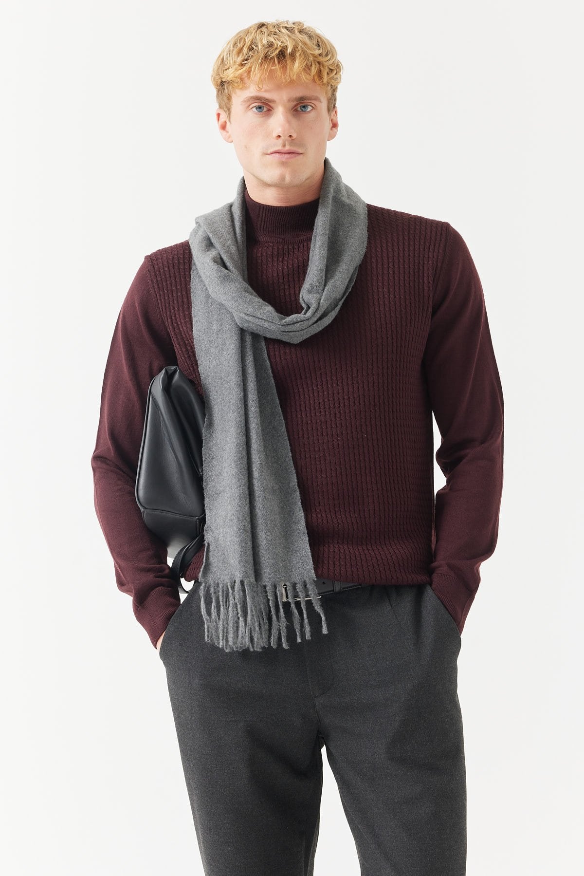 سترة رجالية من الصوف بنصف ياقة عالية