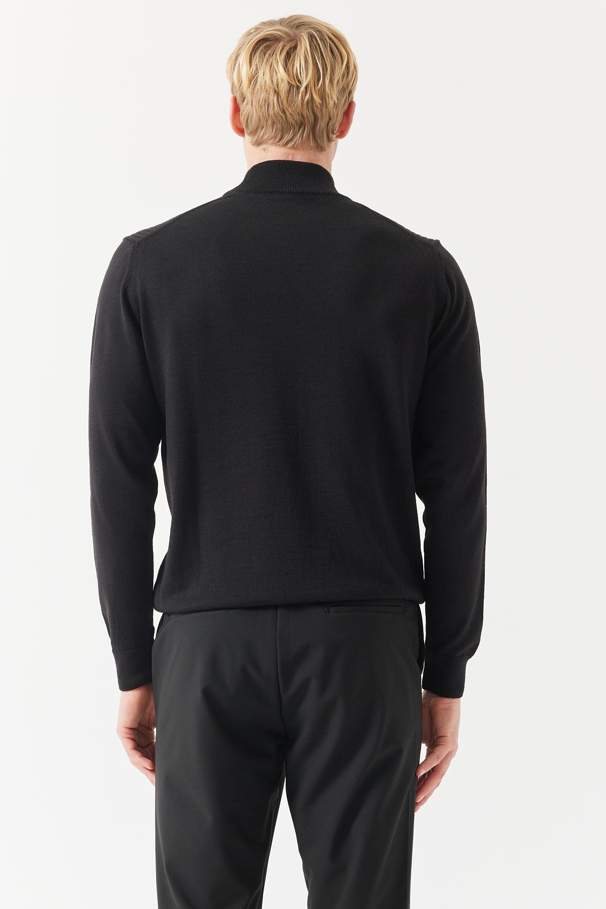 سترة رجالية من الصوف بنصف ياقة عالية