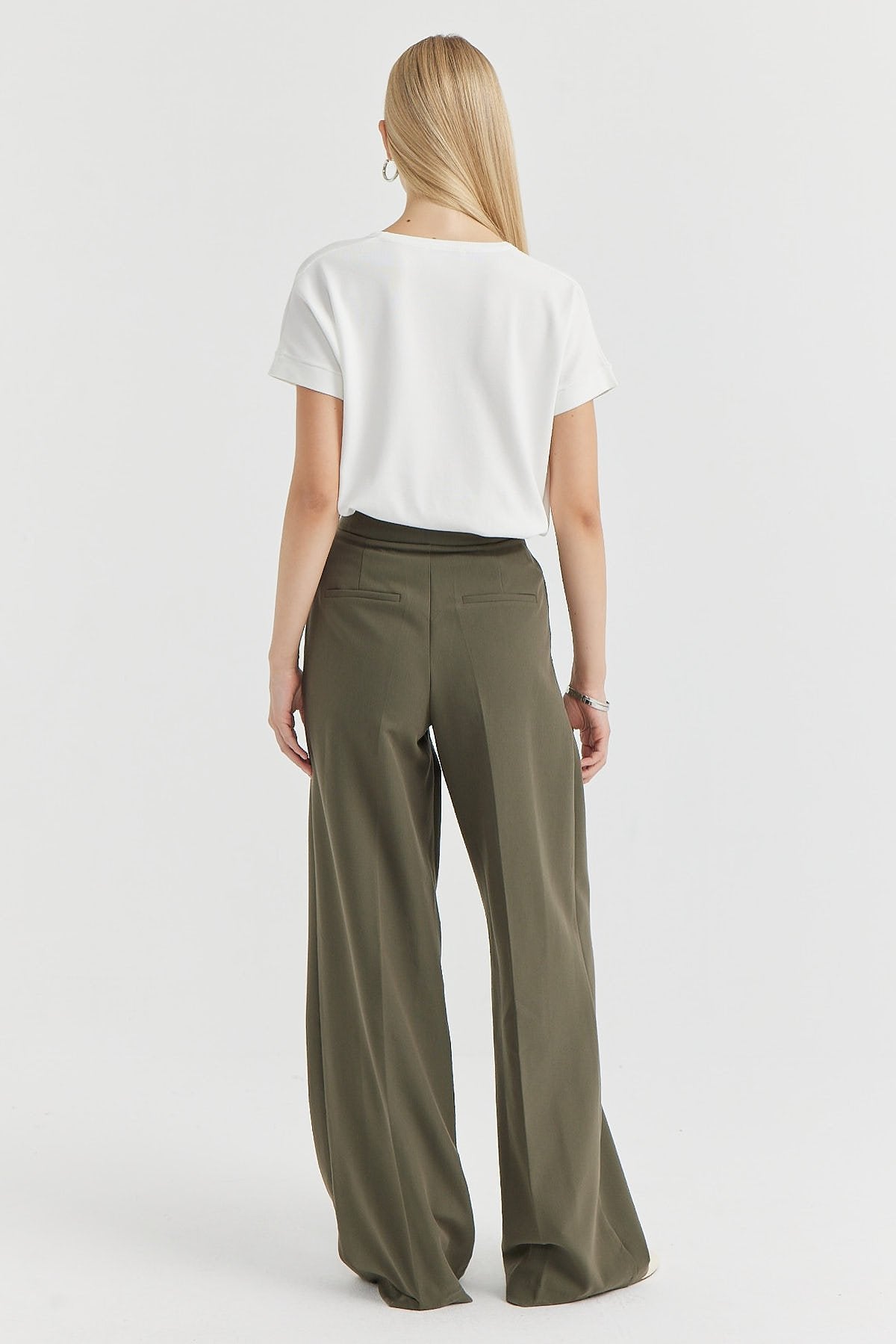 بنطلون نسائي واسع الساق بتفاصيل حزام