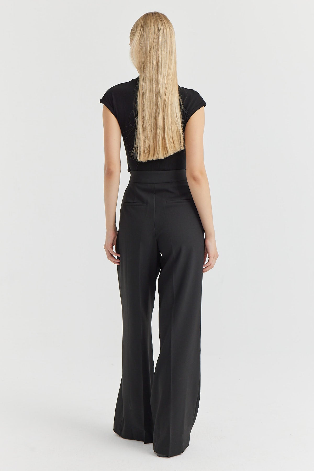 بنطلون نسائي واسع الساق بتفاصيل حزام