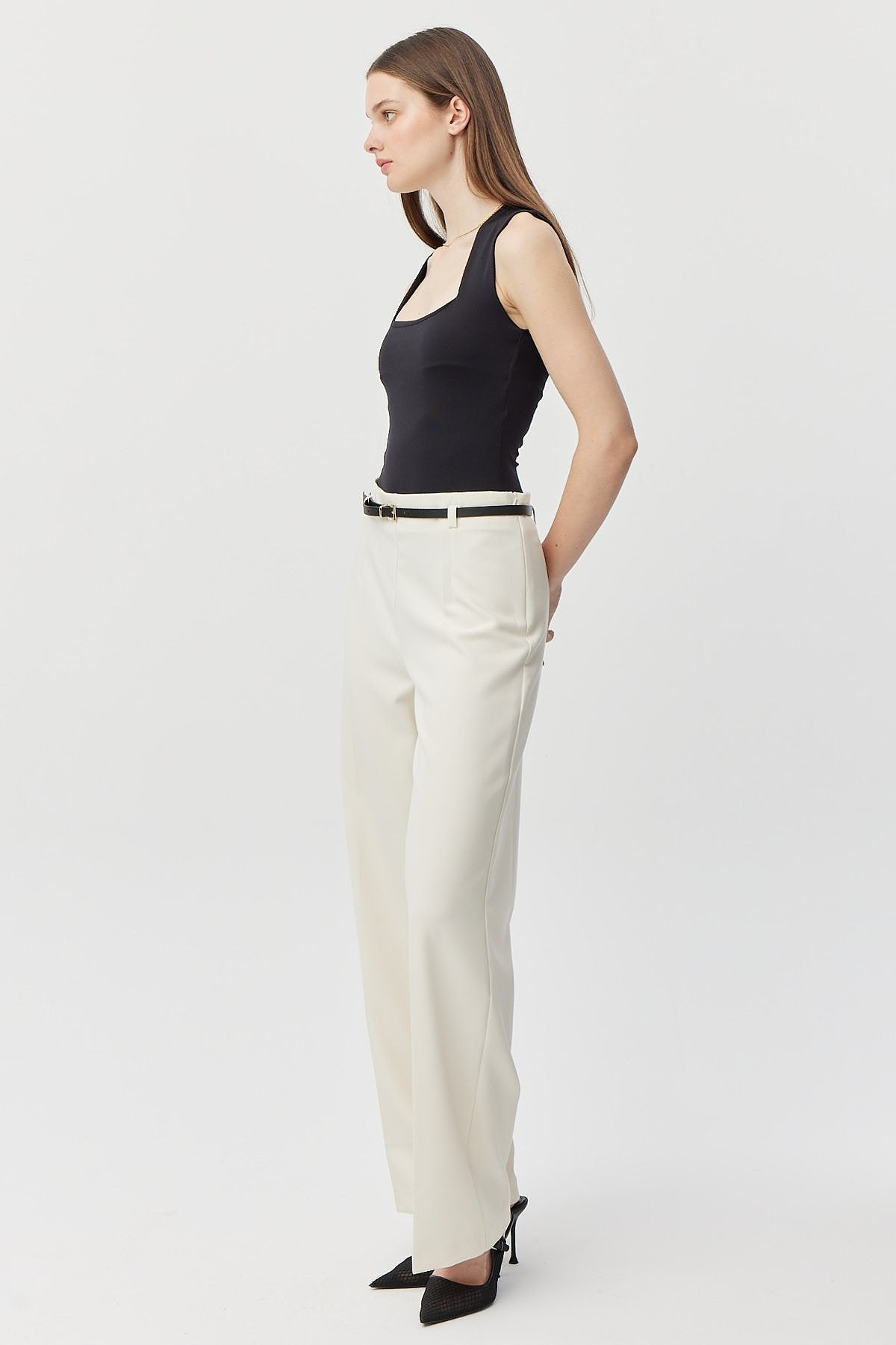 بنطلون نسائي فضفاض بحزام رفيع