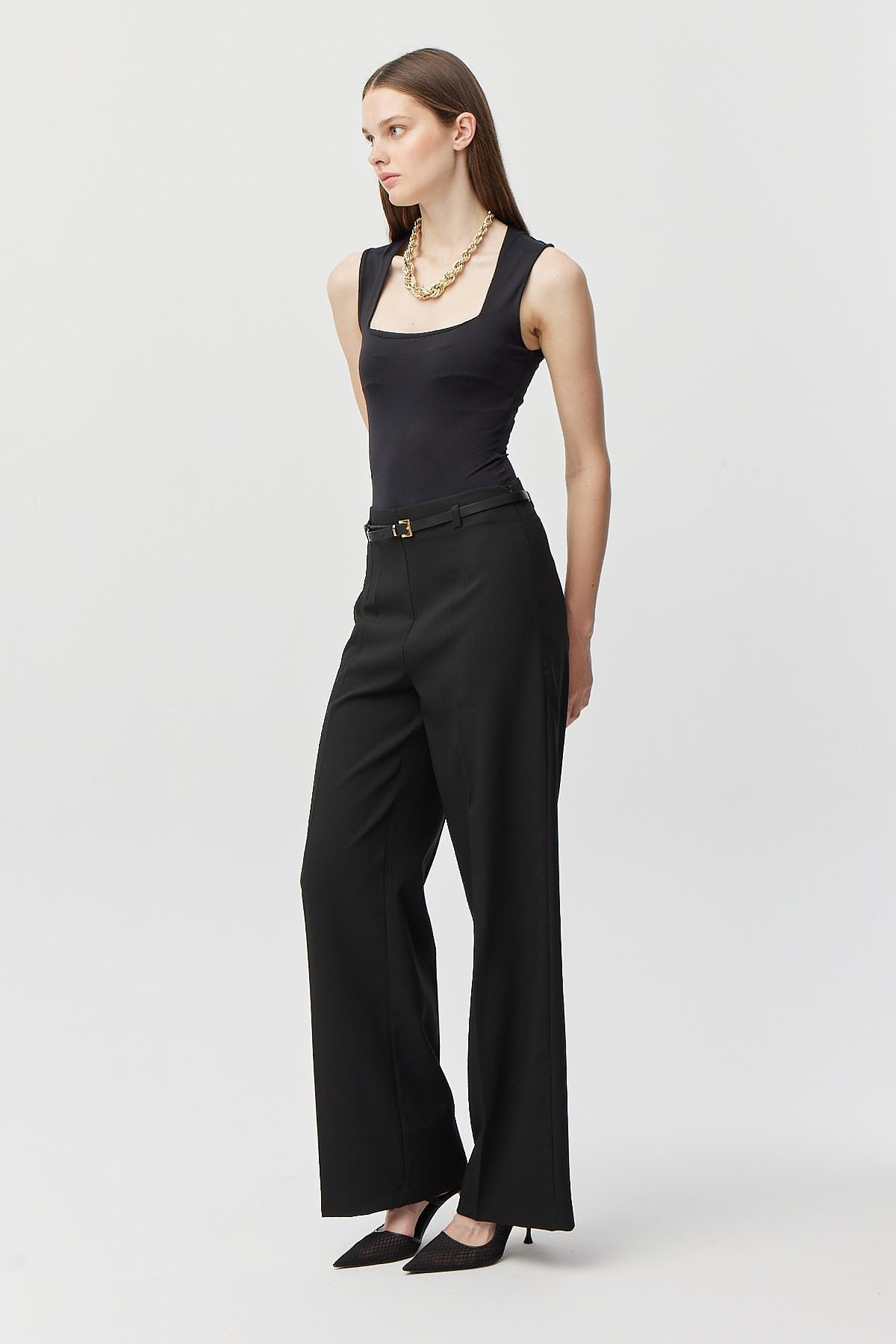 بنطلون نسائي فضفاض بحزام رفيع