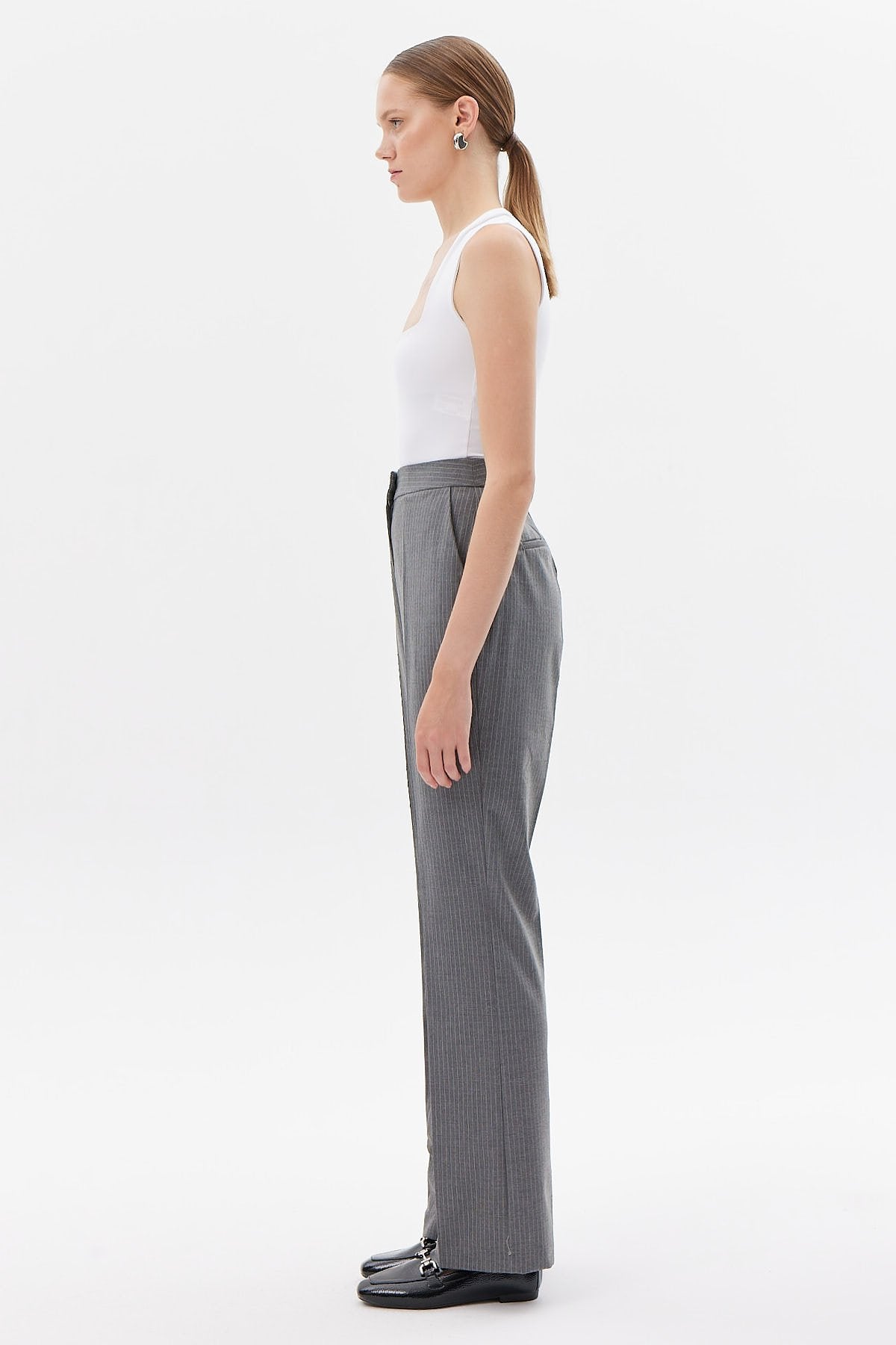 بنطلون نسائي من القماش الكلاسيكي