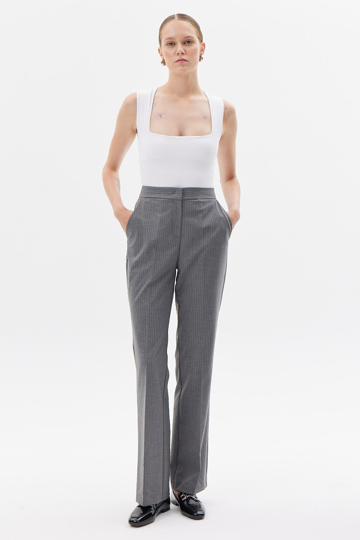 بنطلون نسائي من القماش الكلاسيكي