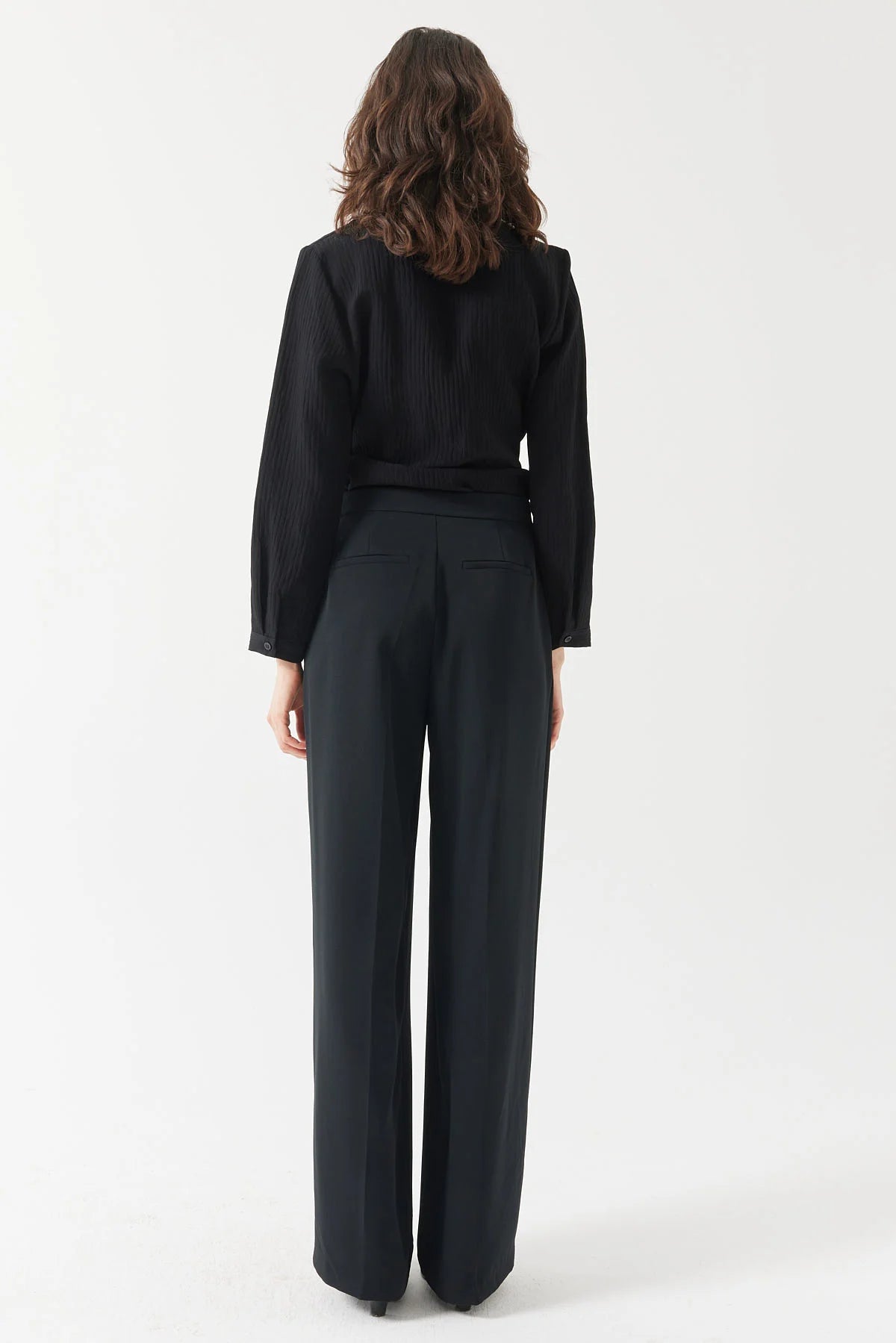 پانتۆڵی قاچی پان و پشتێندار بۆ خانمان