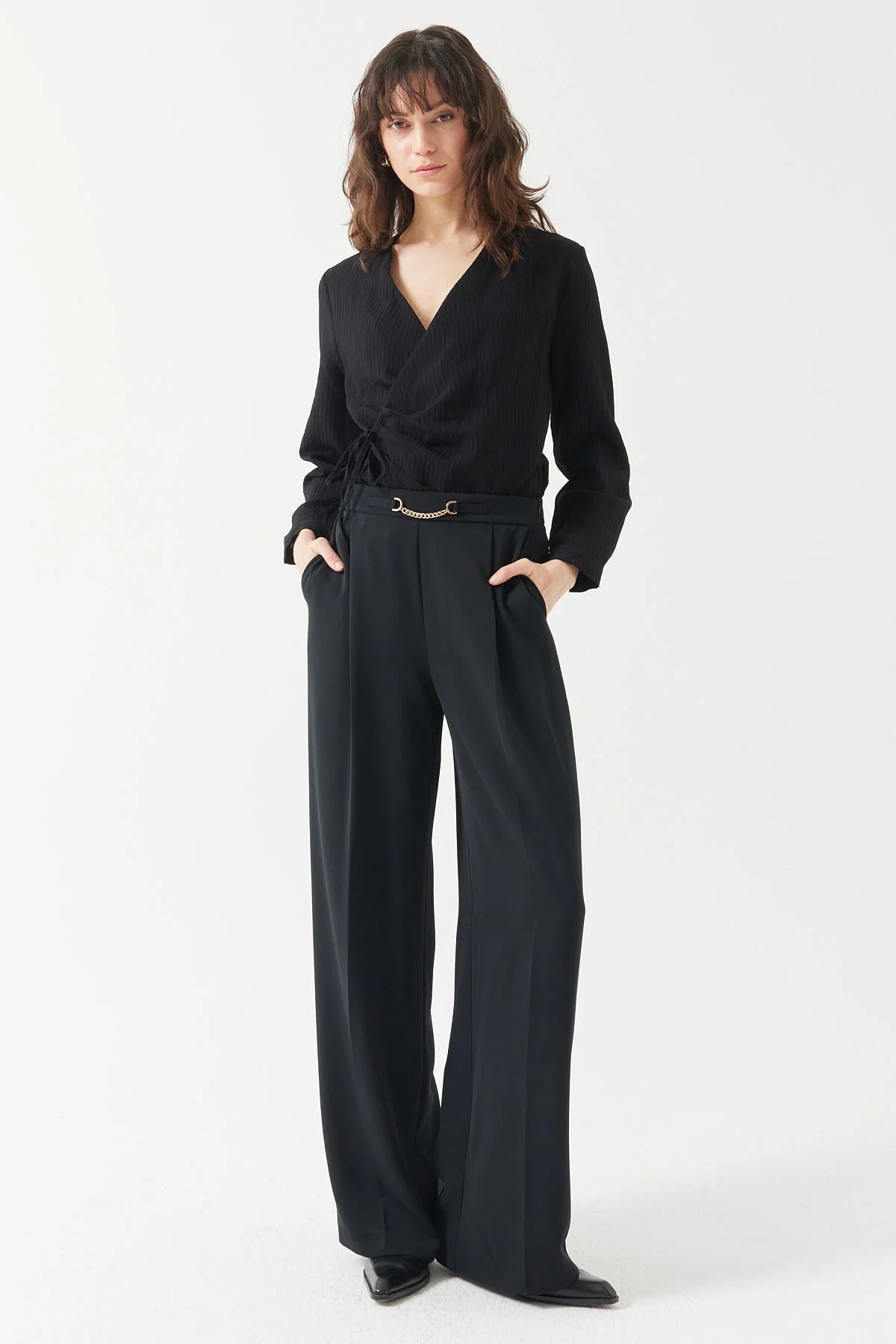 پانتۆڵی قاچی پان و پشتێندار بۆ ئافرەتان