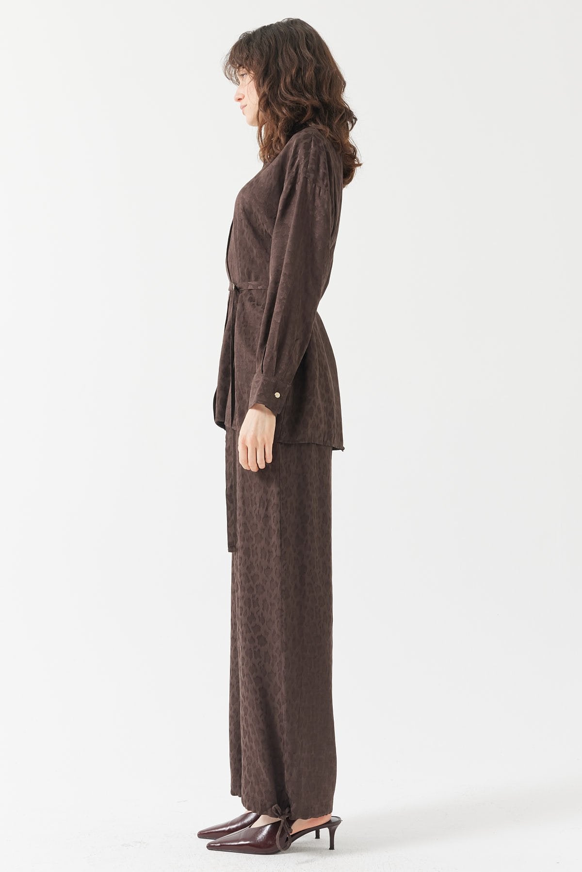 پانتۆڵی لاستیکیی کەمەر بە نەخشی ئافرەتان