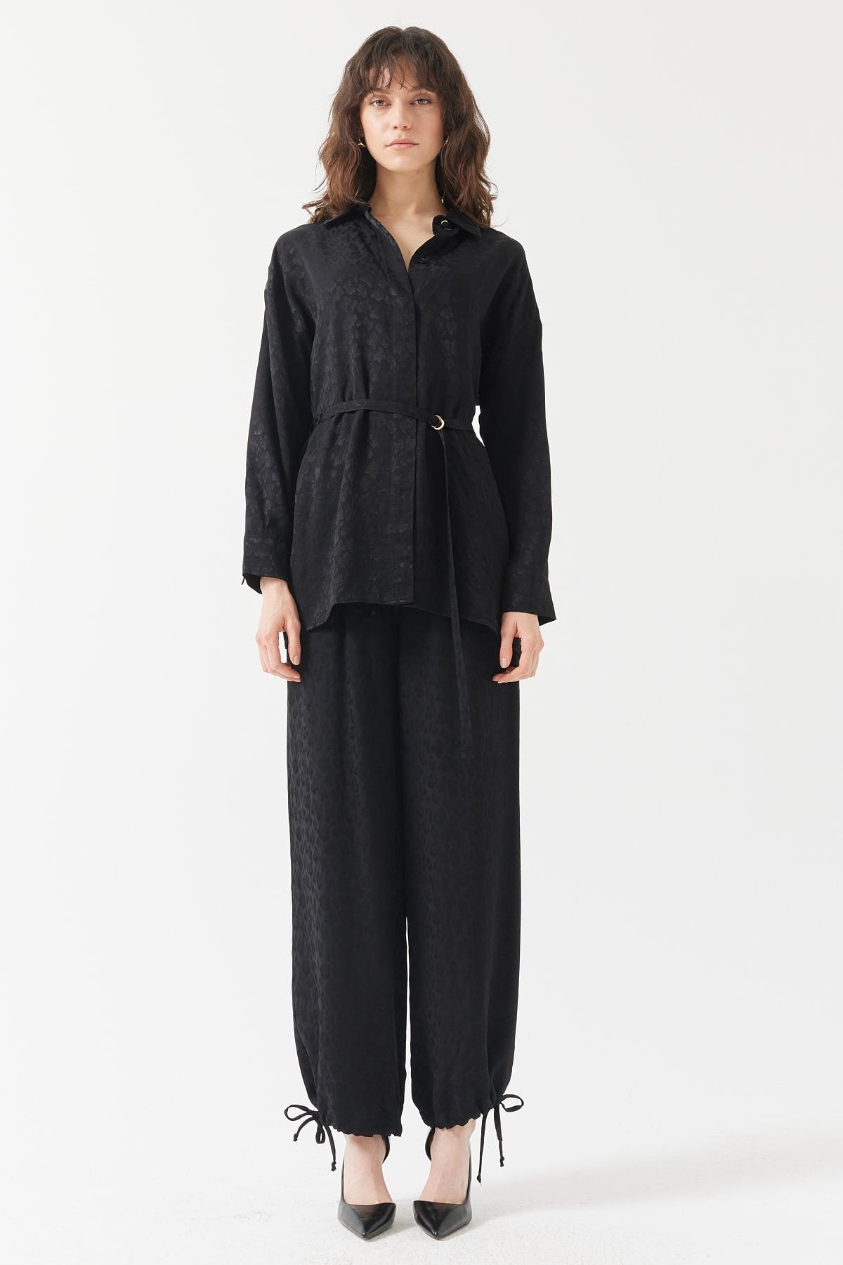 پانتۆڵی بەکەمەر لاستیکی بەنەخشی ئافرەتان