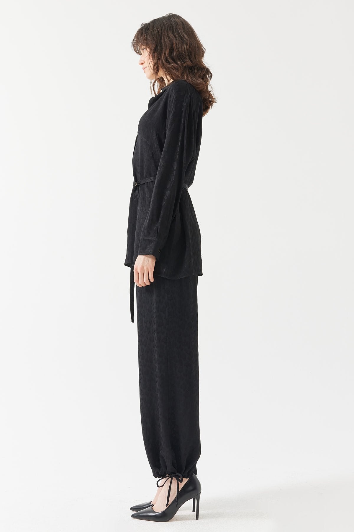 پانتۆڵی لاستیکیی کەمەر بە نەخشی ئافرەتان